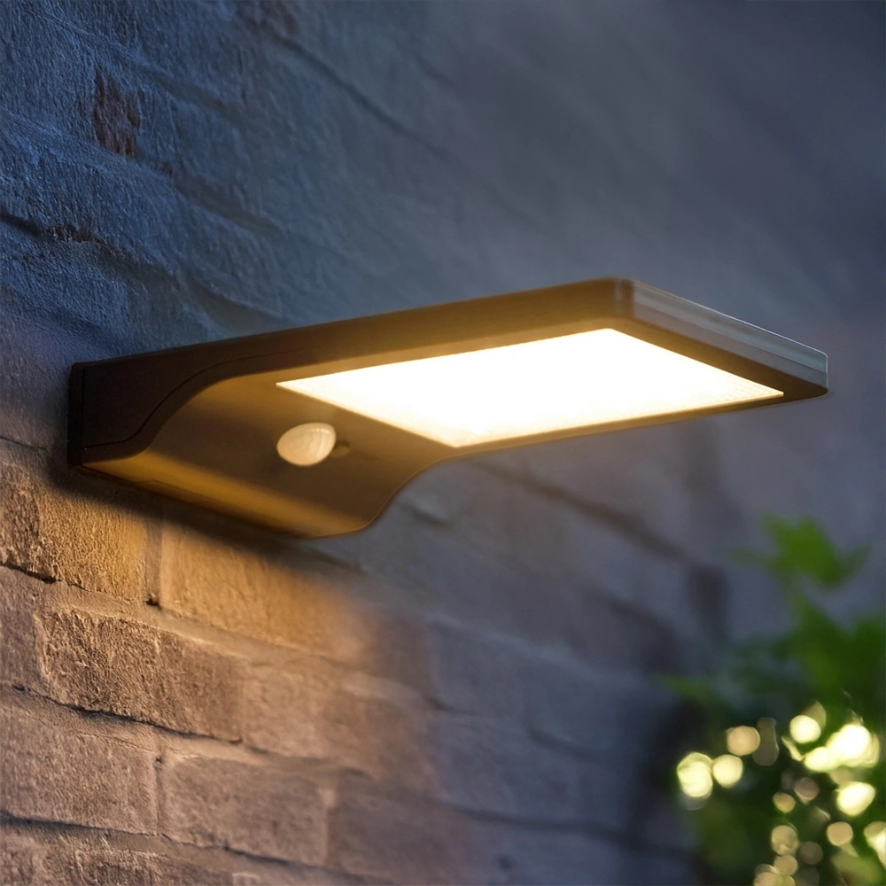 Solar wandlamp slim met 36 leds en bewegingsmelder zwart op zonne energie voordeelset