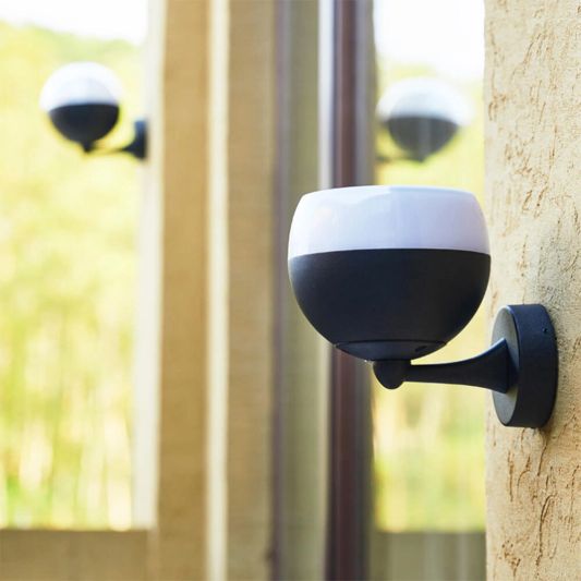 Slimme solar wandlamp Orion op zonne-energie - Bedienen via de Smart Life app