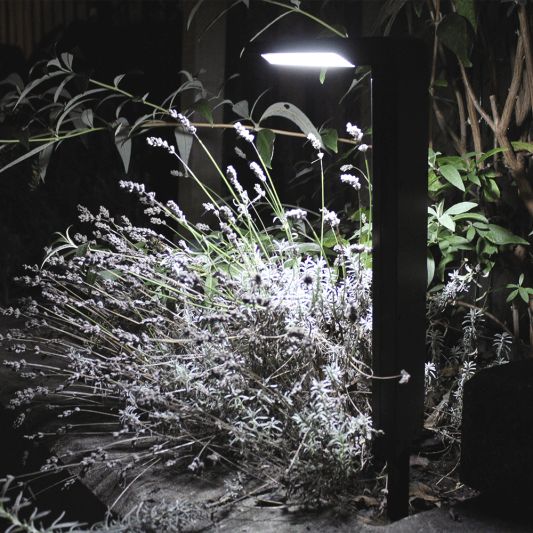 Solar priklamp Verona zwart met warm wit licht