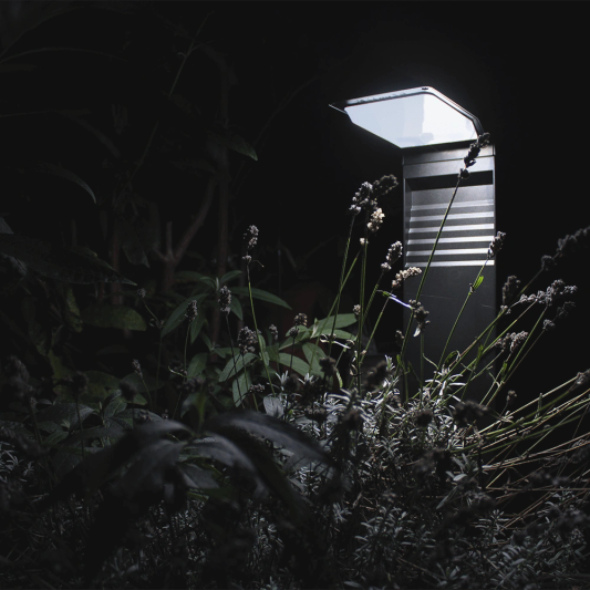 Solar priklamp Verona zwart met warm wit licht