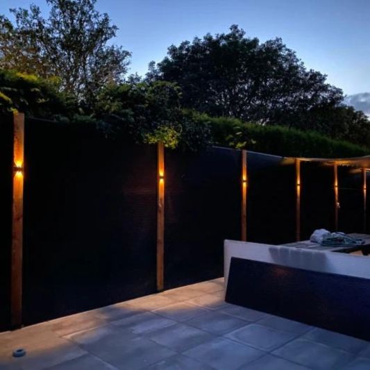 Solar up down wandlamp Sasha op zonne-energie - Zwarte buitenlamp met warm wit licht - Set van 2