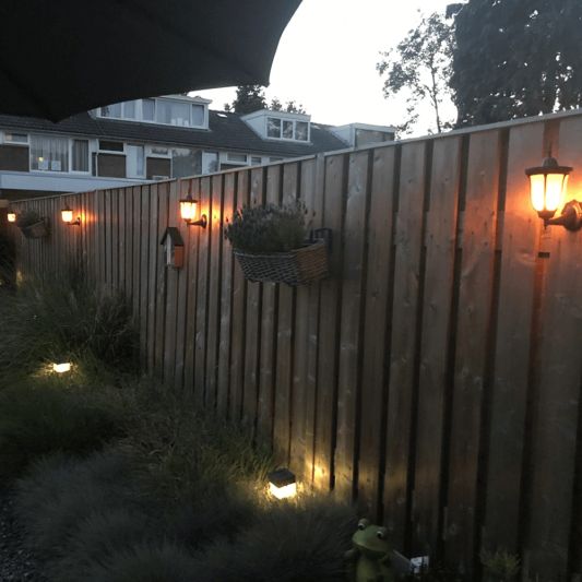 Solar wandlamp Pieck met vlameffect en schemersensor voordeelset