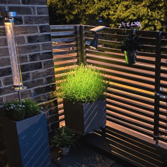 Solar wandspot Highlight voor wandmontage of grondspies - buitenlamp op zonne energie warm wit