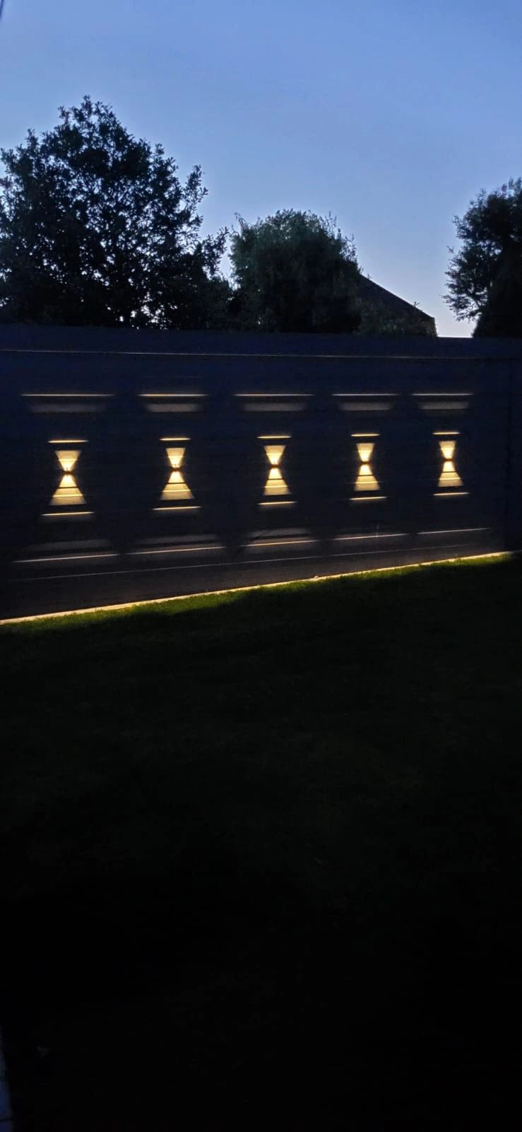 Solar up down wandlamp Sasha op zonne-energie - Zwarte buitenlamp met warm wit licht - Set van 2