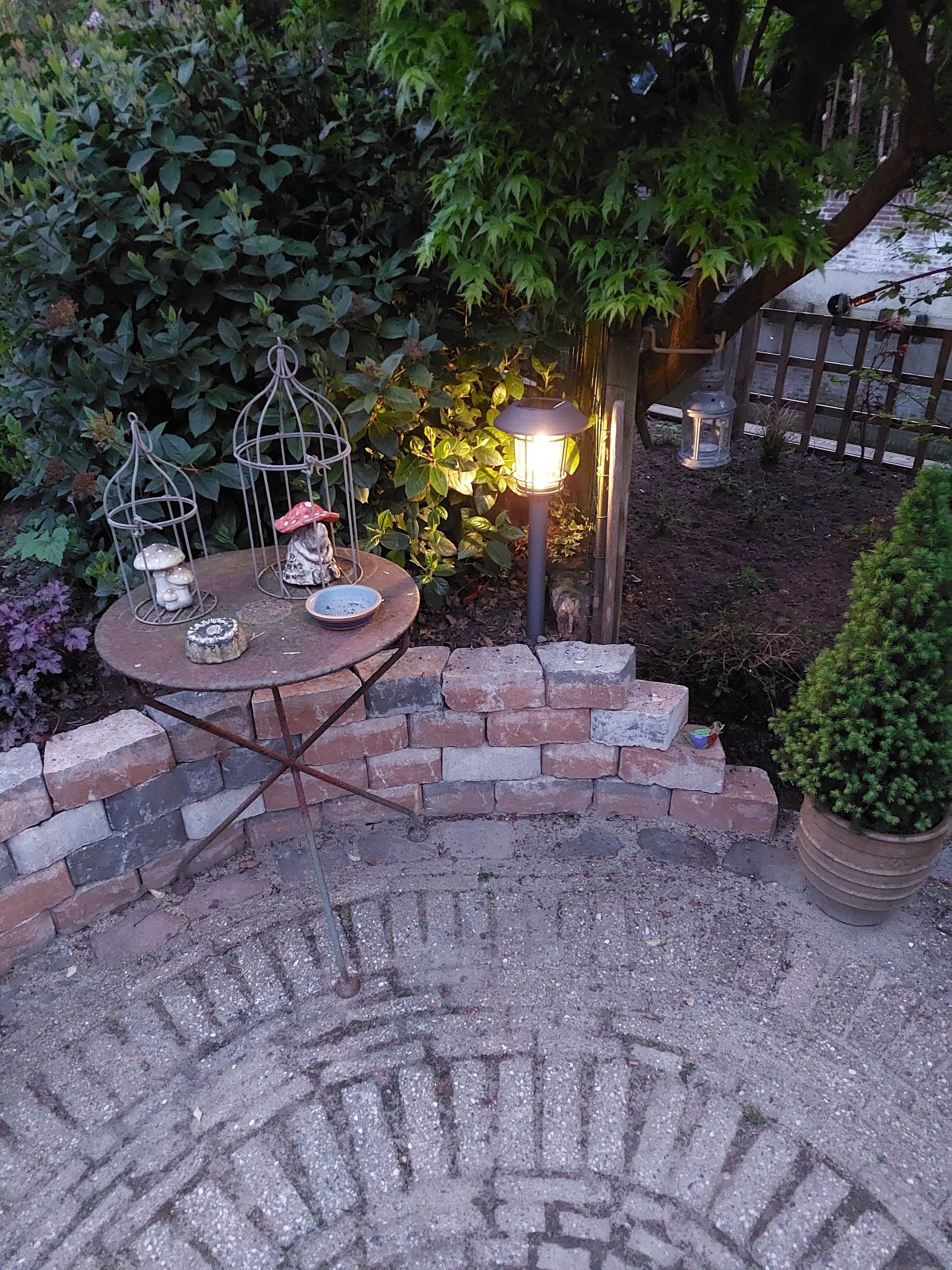 Solar priklamp Avenue met warm wit licht