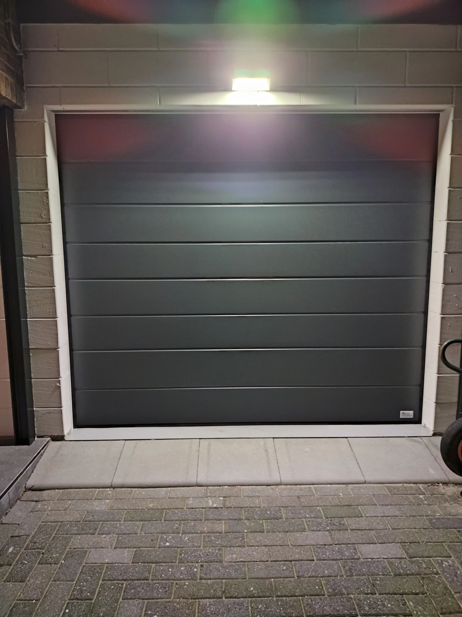 Solar buitenlamp wandlamp Motion V met bewegingsmelder op zonne energie