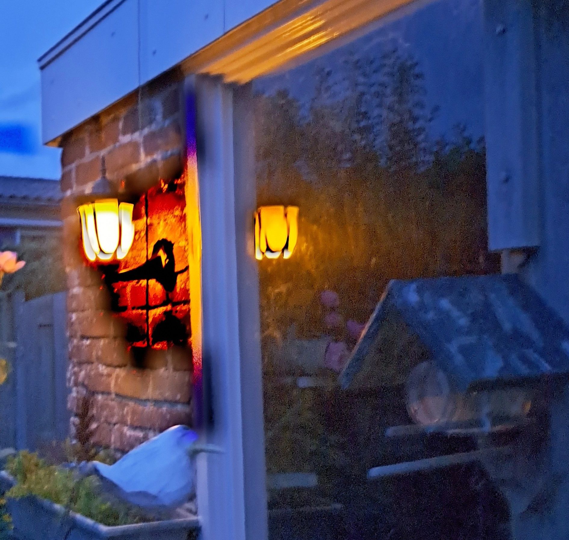 Solar wandlamp Pieck met vlameffect en schemersensor voordeelset