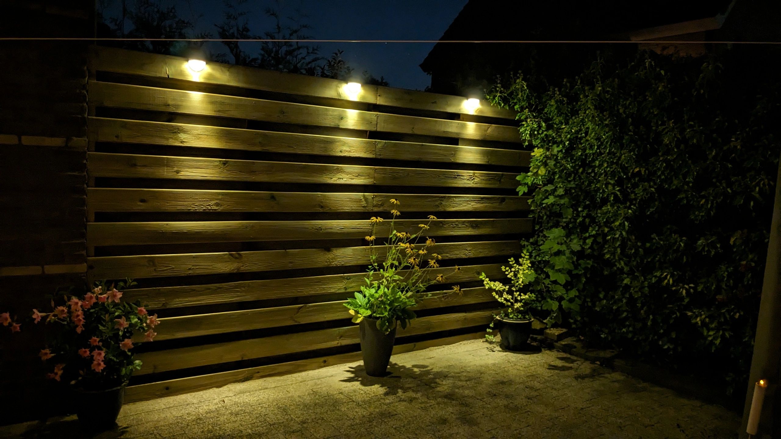 Solar buitenlamp Druppel wandlamp wit 6 leds zonne energie