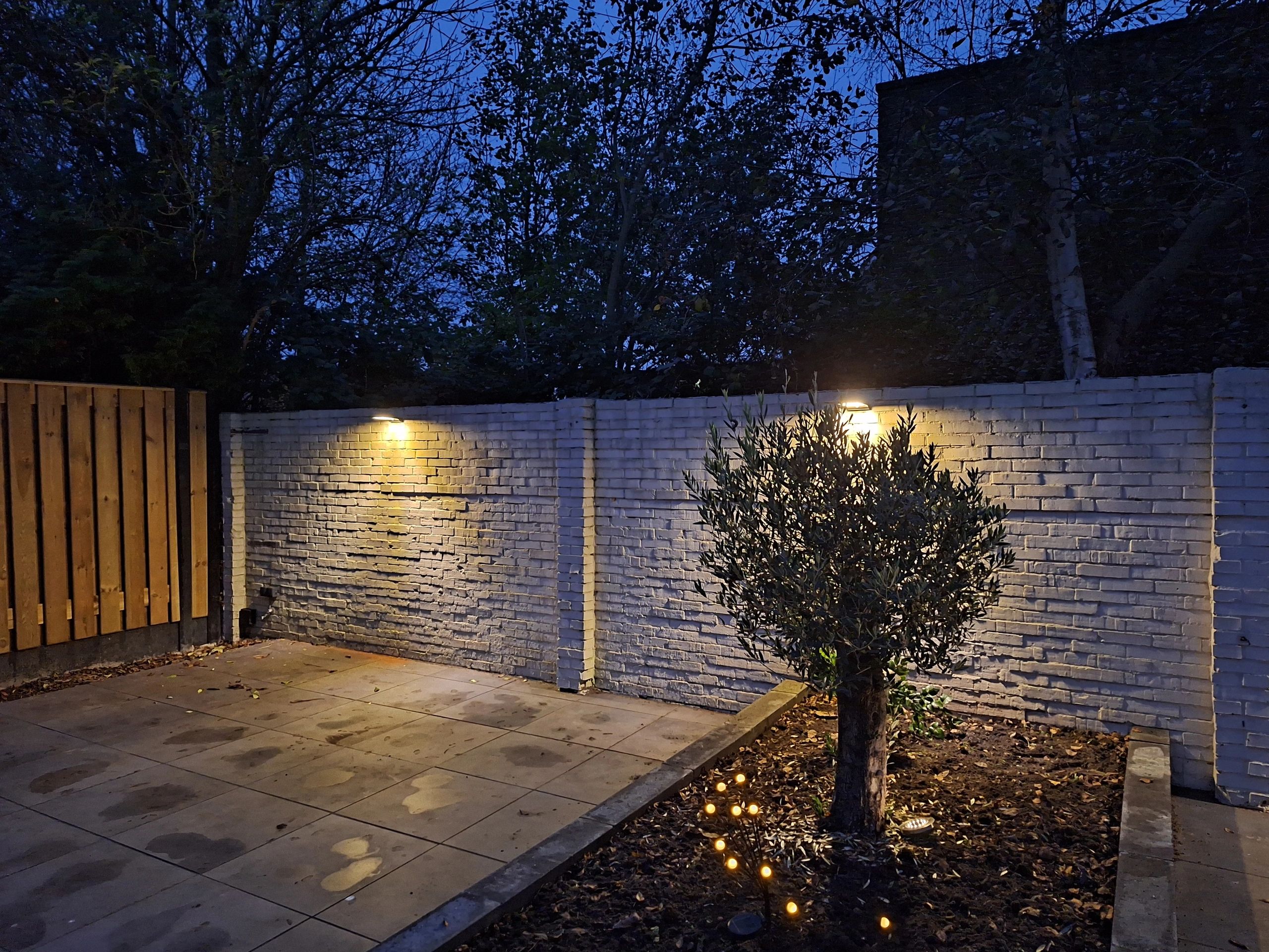 Solar wandlamp Slim met 36 leds en bewegingsmelder Zwart op zonne energie voordeelset