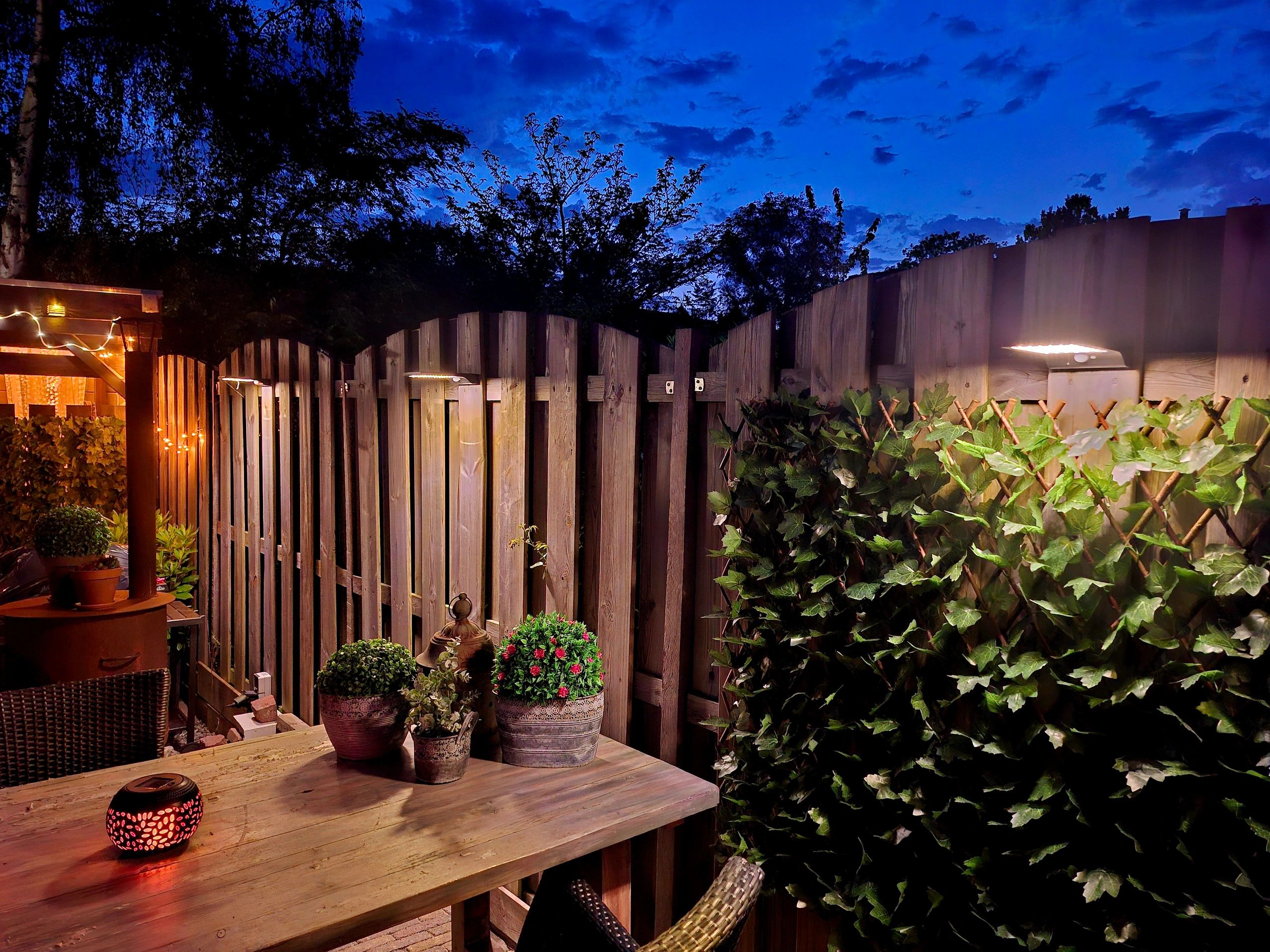 Solar wandlamp Slim met 36 leds en bewegingsmelder Zwart op zonne energie voordeelset