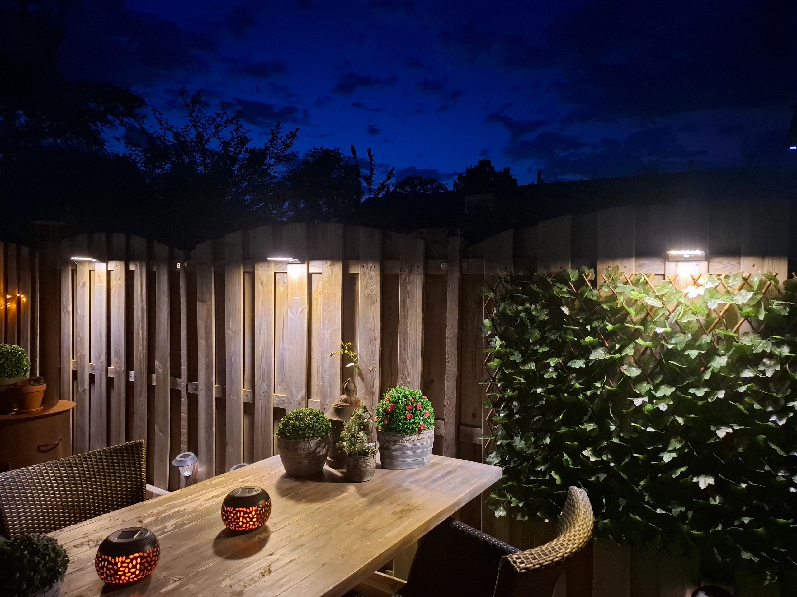 Solar wandlamp Slim met 36 leds en bewegingsmelder Zwart op zonne energie voordeelset