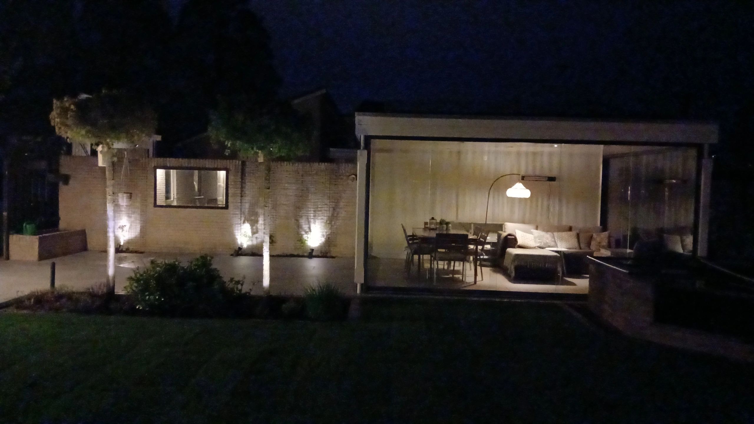 Solar wandspot Highlight voor wandmontage of grondspies - buitenlamp op zonne energie warm wit