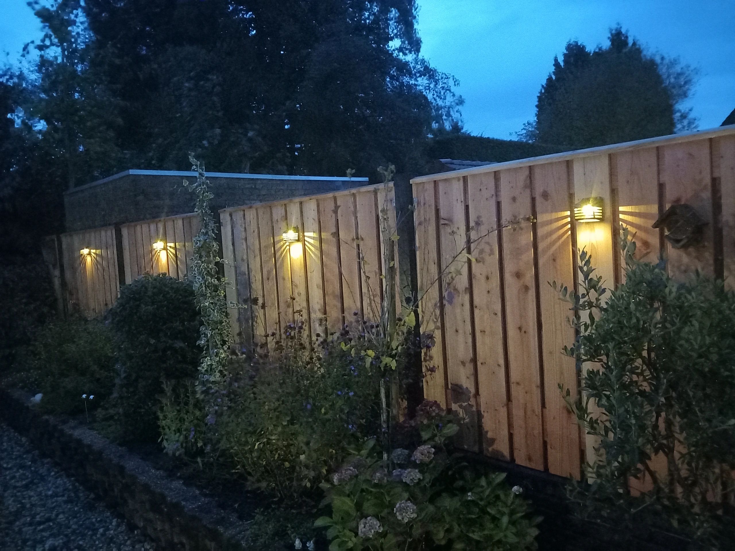 Zwarte solar wandlamp Stripe op zonne-energie set van 4