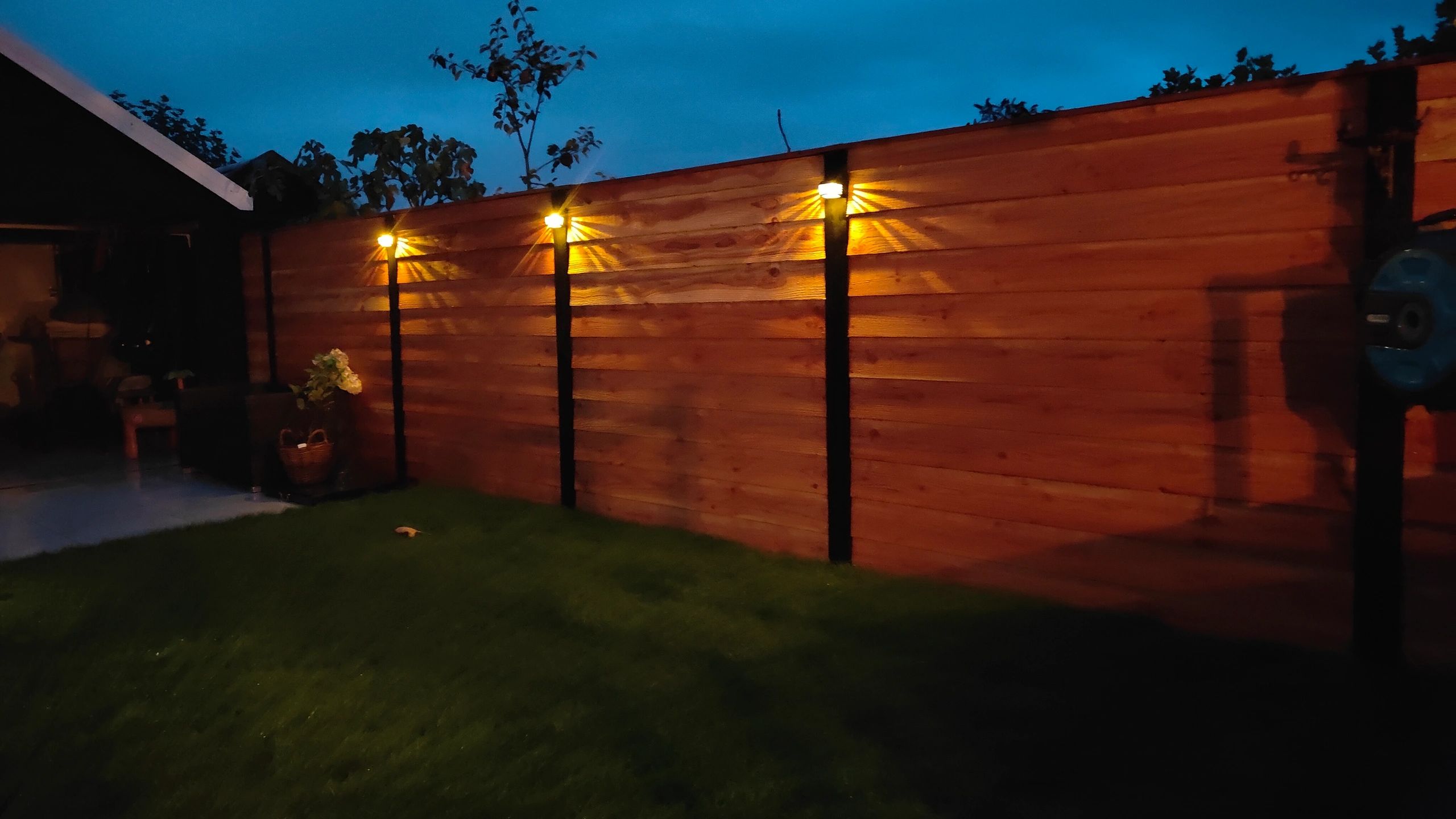 Zwarte solar wandlamp Stripe op zonne-energie set van 4