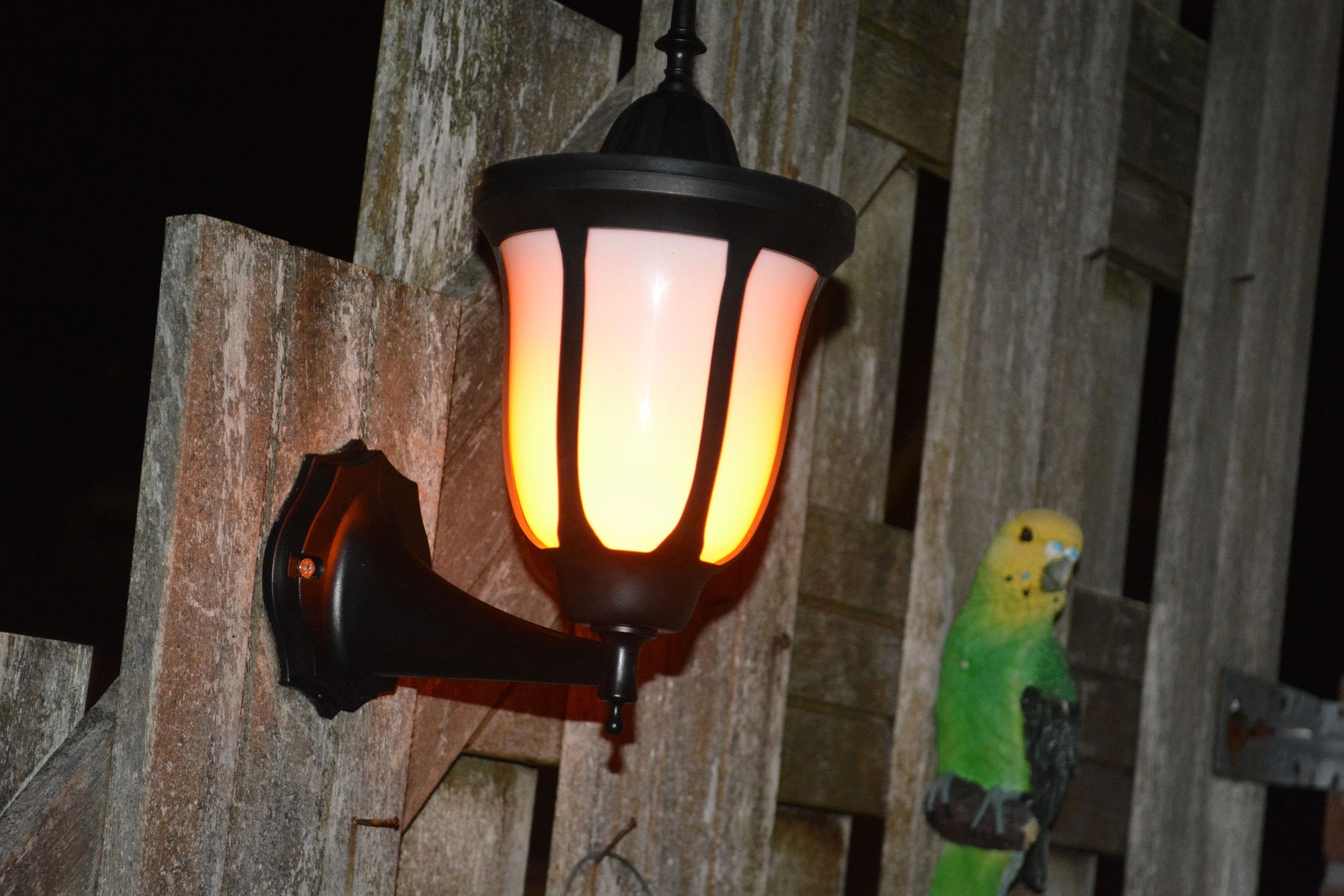 Solar wandlamp Pieck met vlameffect en schemersensor