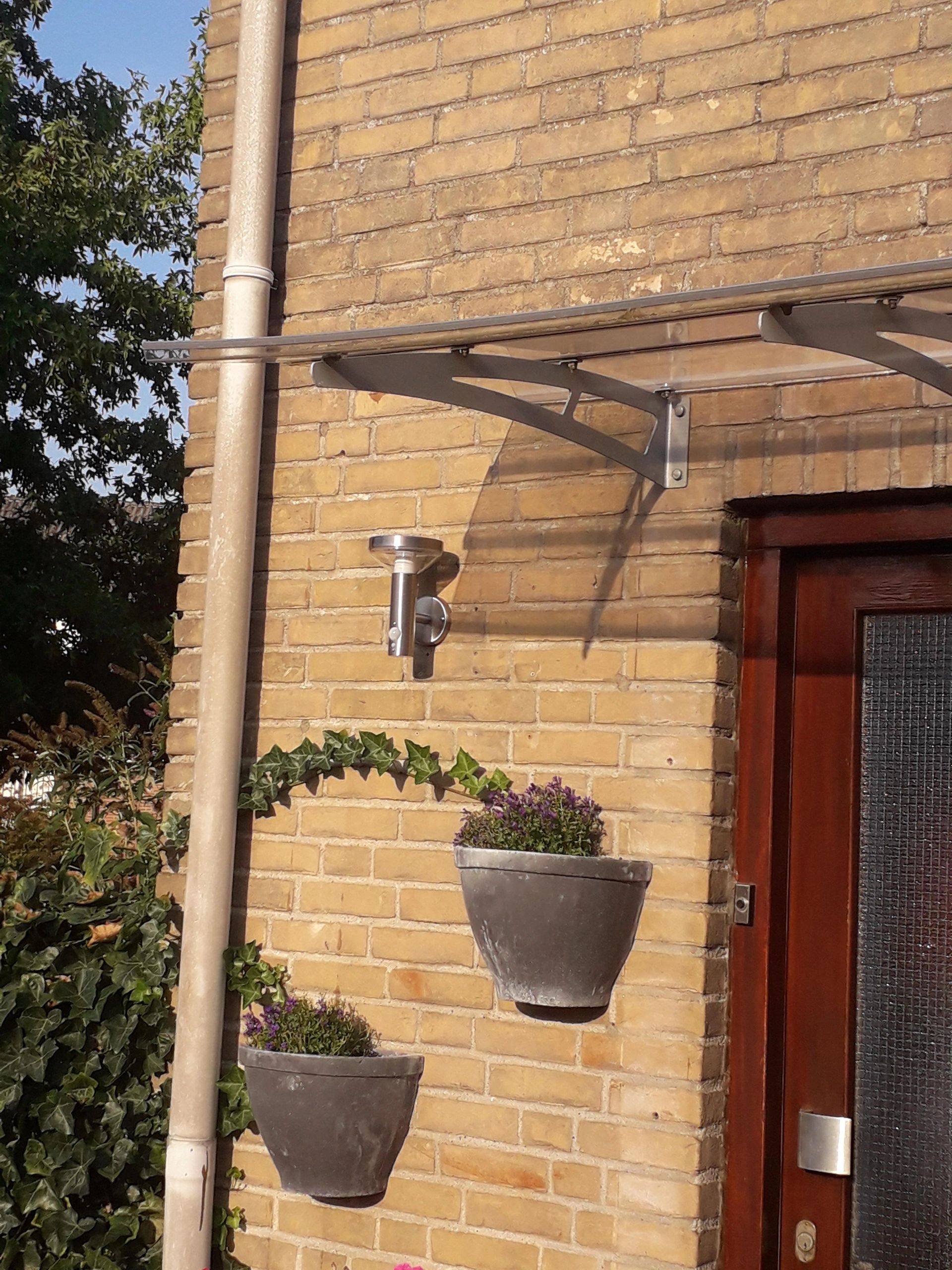 Solar wandlamp Lugano met bewegingssensor op zonne-energie