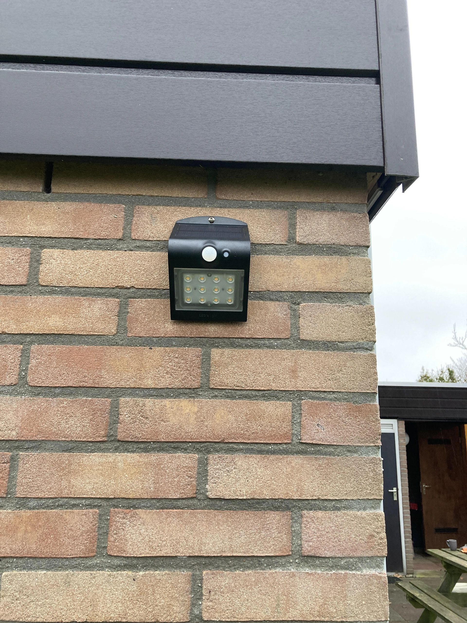 Solar wandlamp Carl met 14 leds en bewegingsmelder op zonne energie