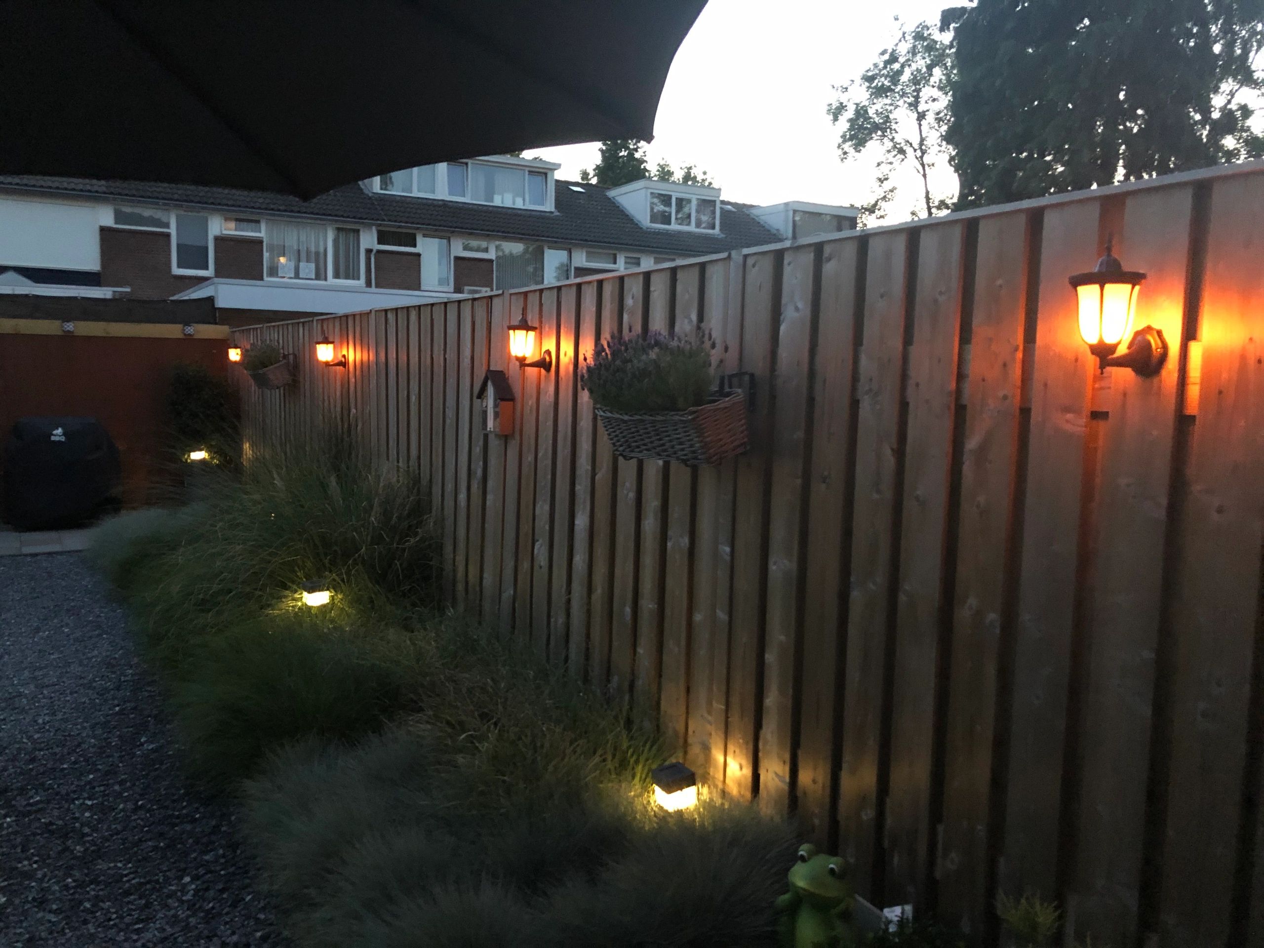 Solar wandlamp Pieck met vlameffect en schemersensor voordeelset 4