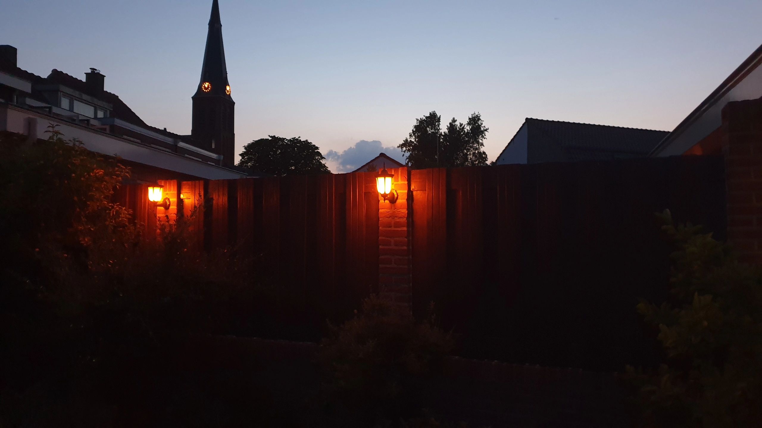 Solar wandlamp Pieck met vlameffect en schemersensor voordeelset 4