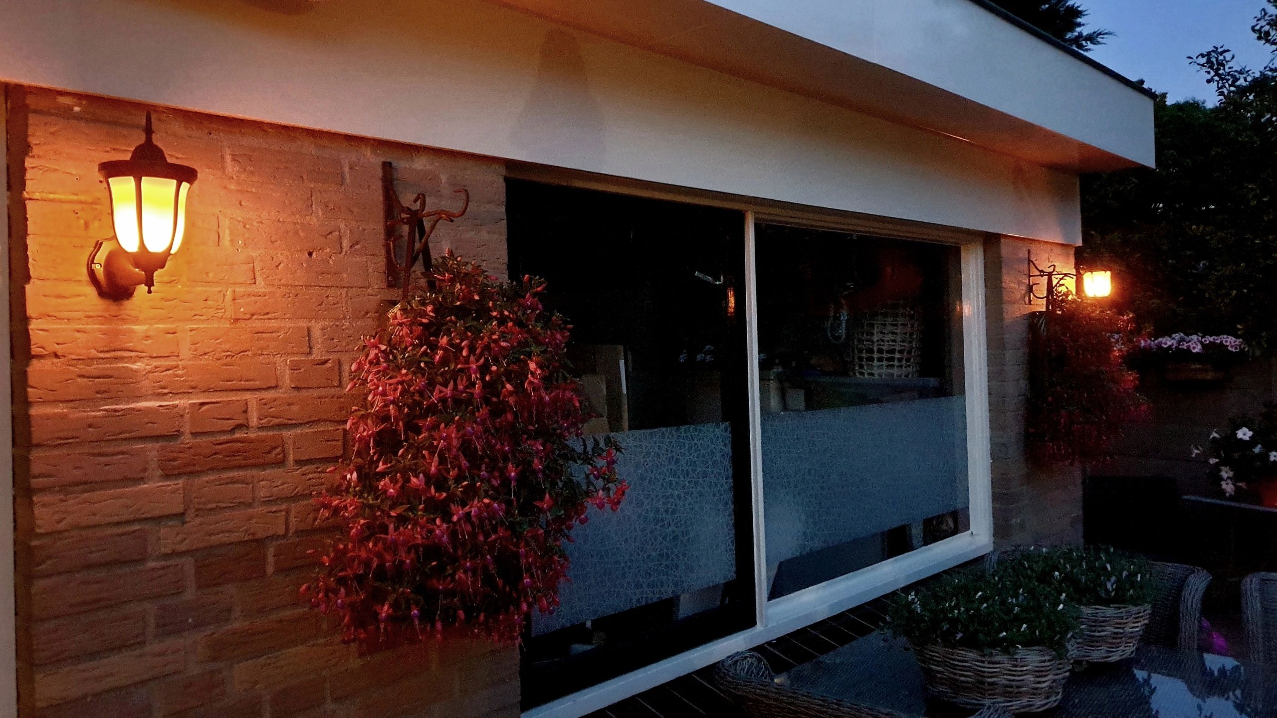 Solar wandlamp Pieck met vlameffect en schemersensor voordeelset 4