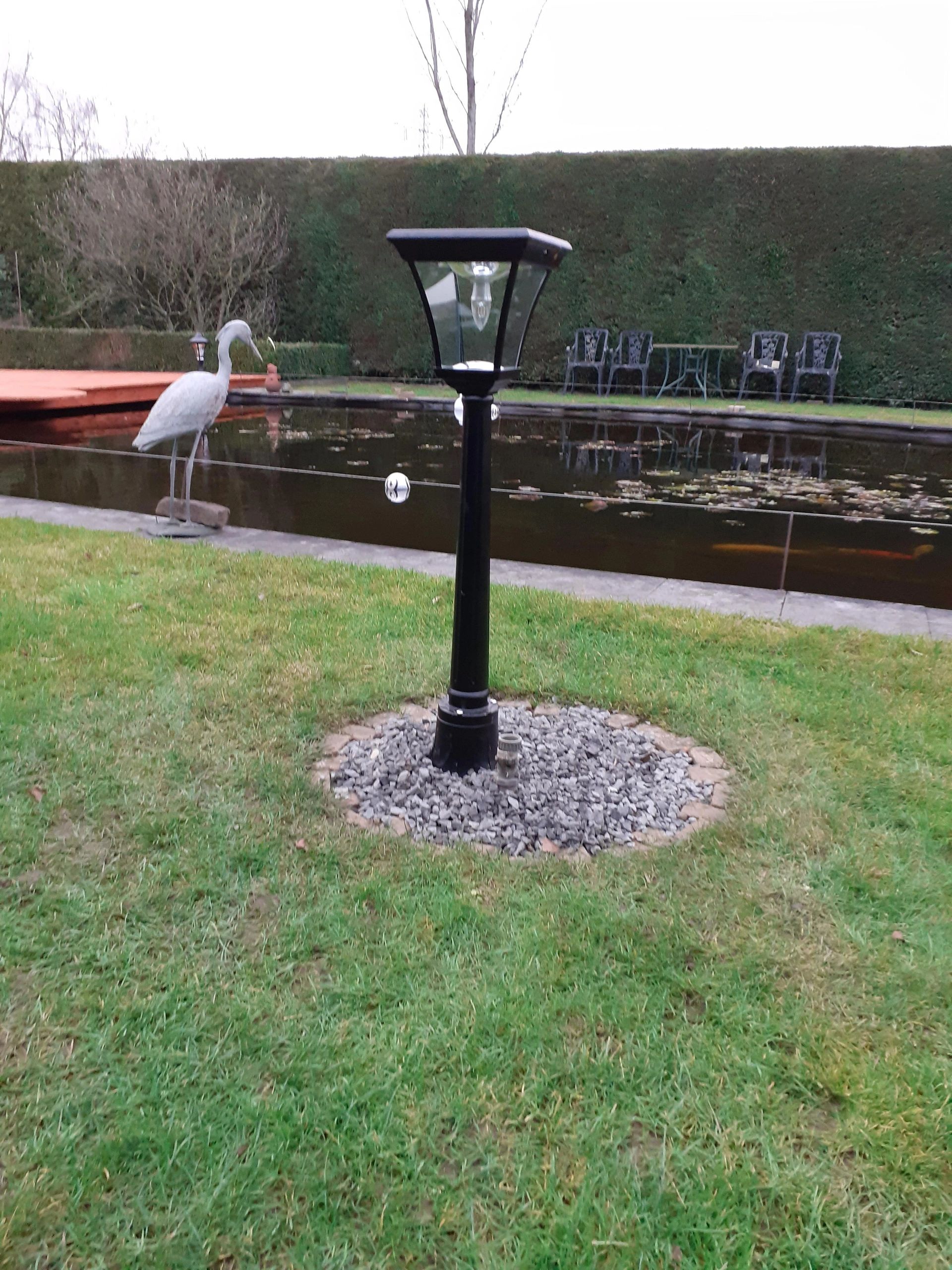 Solar buitenlamp London lantaarn midden hoog zwart op zonne energie