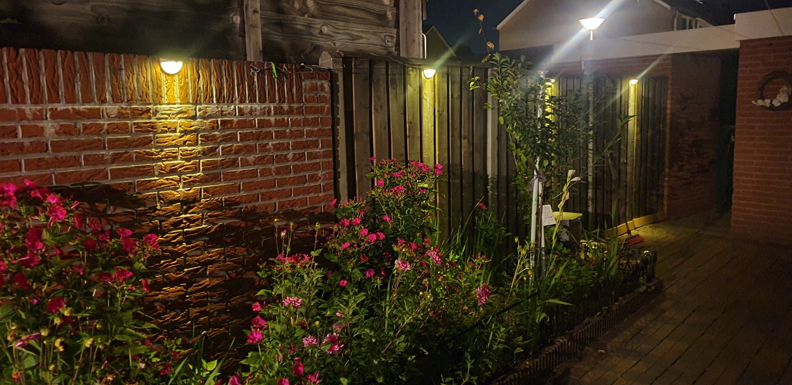 Solar buitenlamp Druppel wandlamp wit 6 leds zonne energie