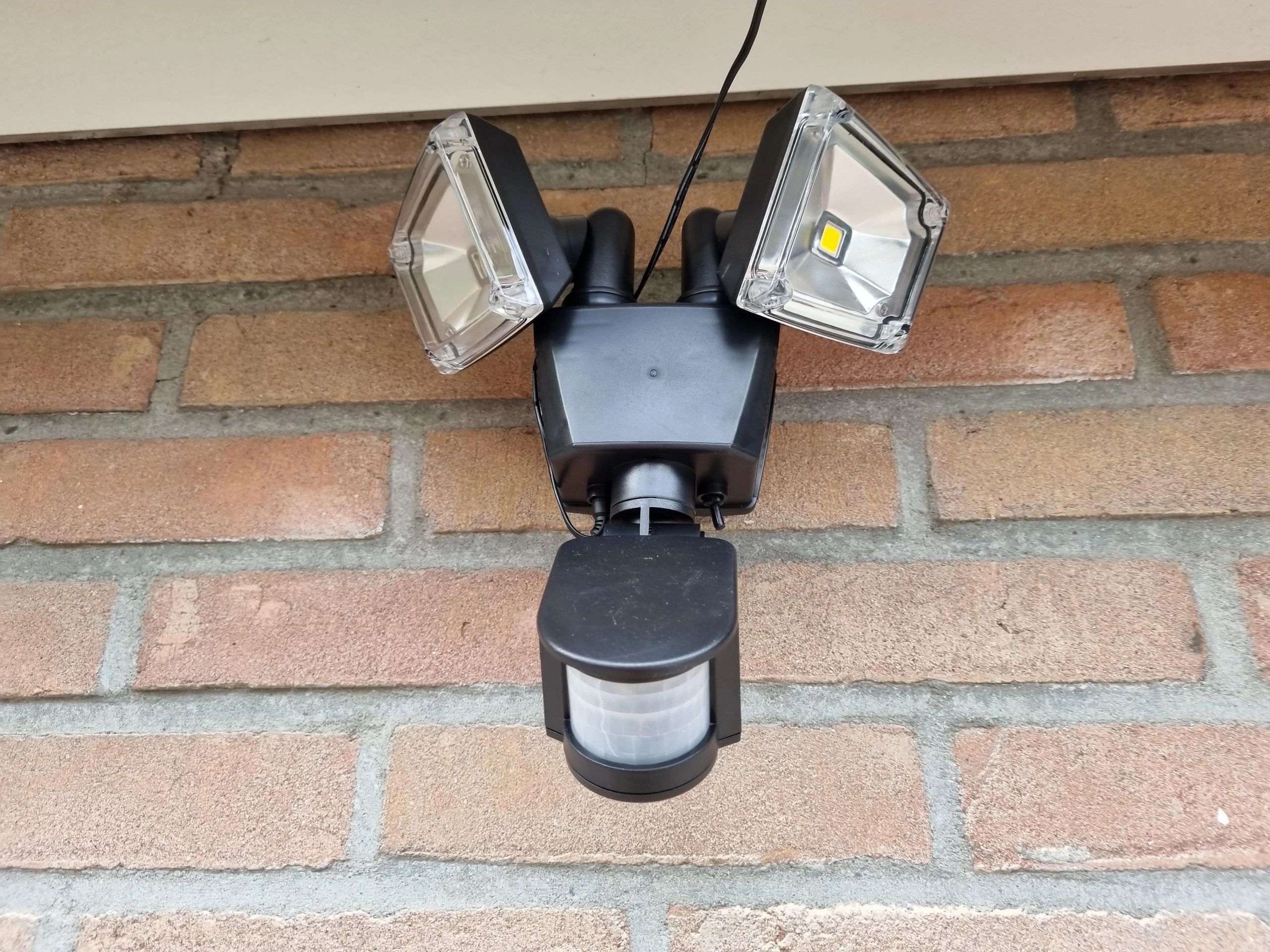 Solar beveiligingslamp James II met bewegingsmelder en los paneel