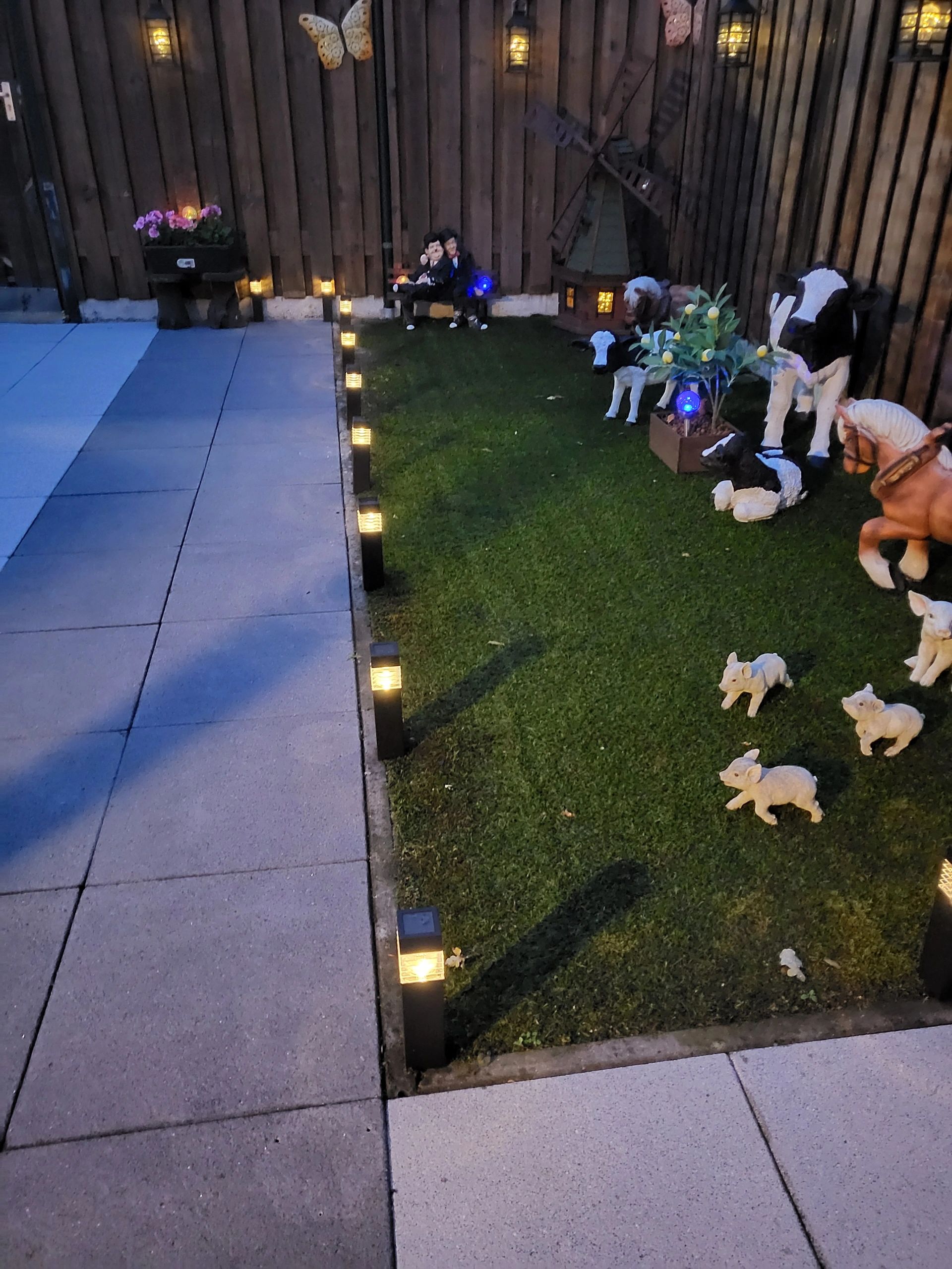 Solar priklamp Condor met warm wit licht set van 2