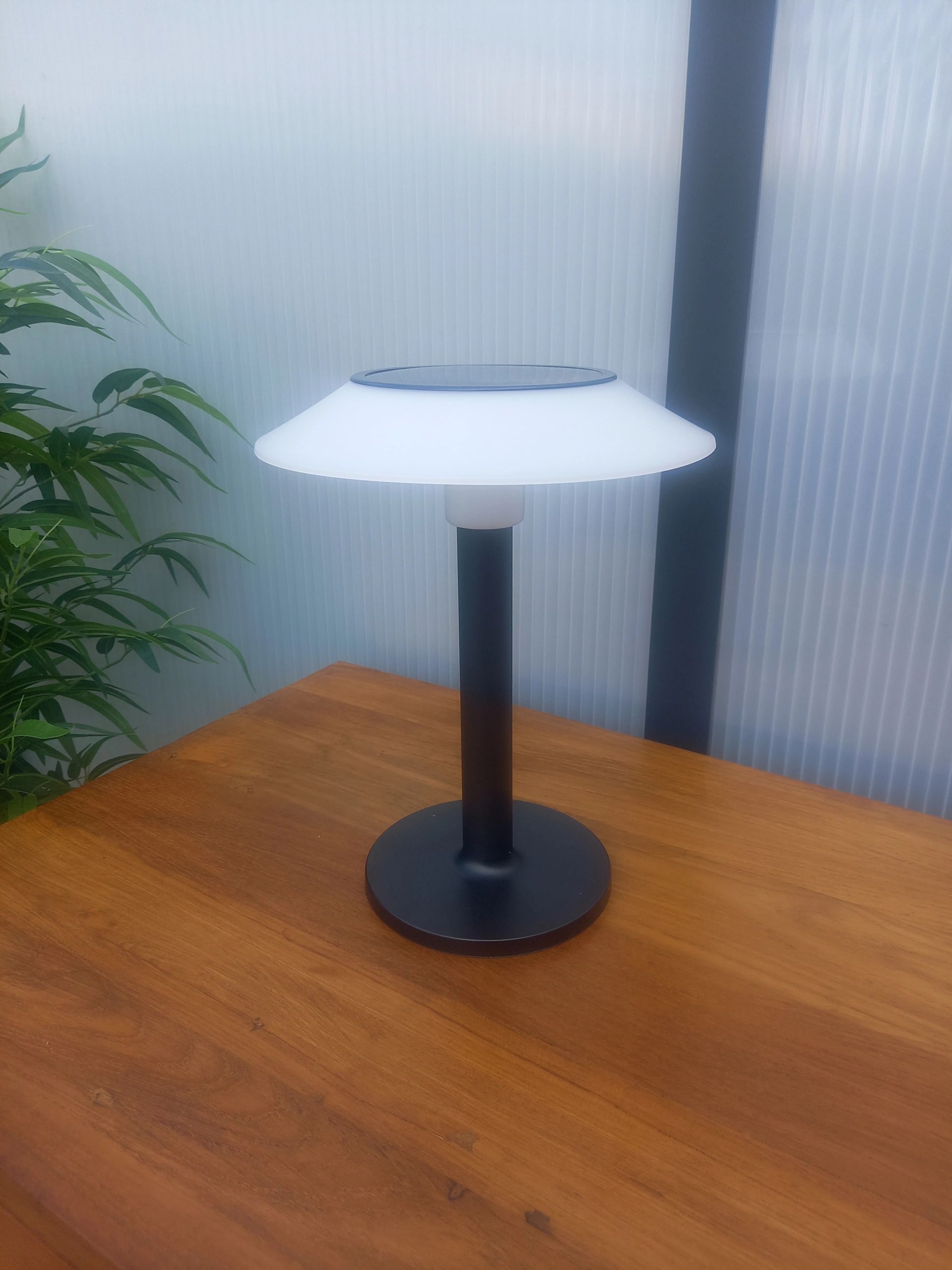 Solar tafellamp Juno op zonne energie