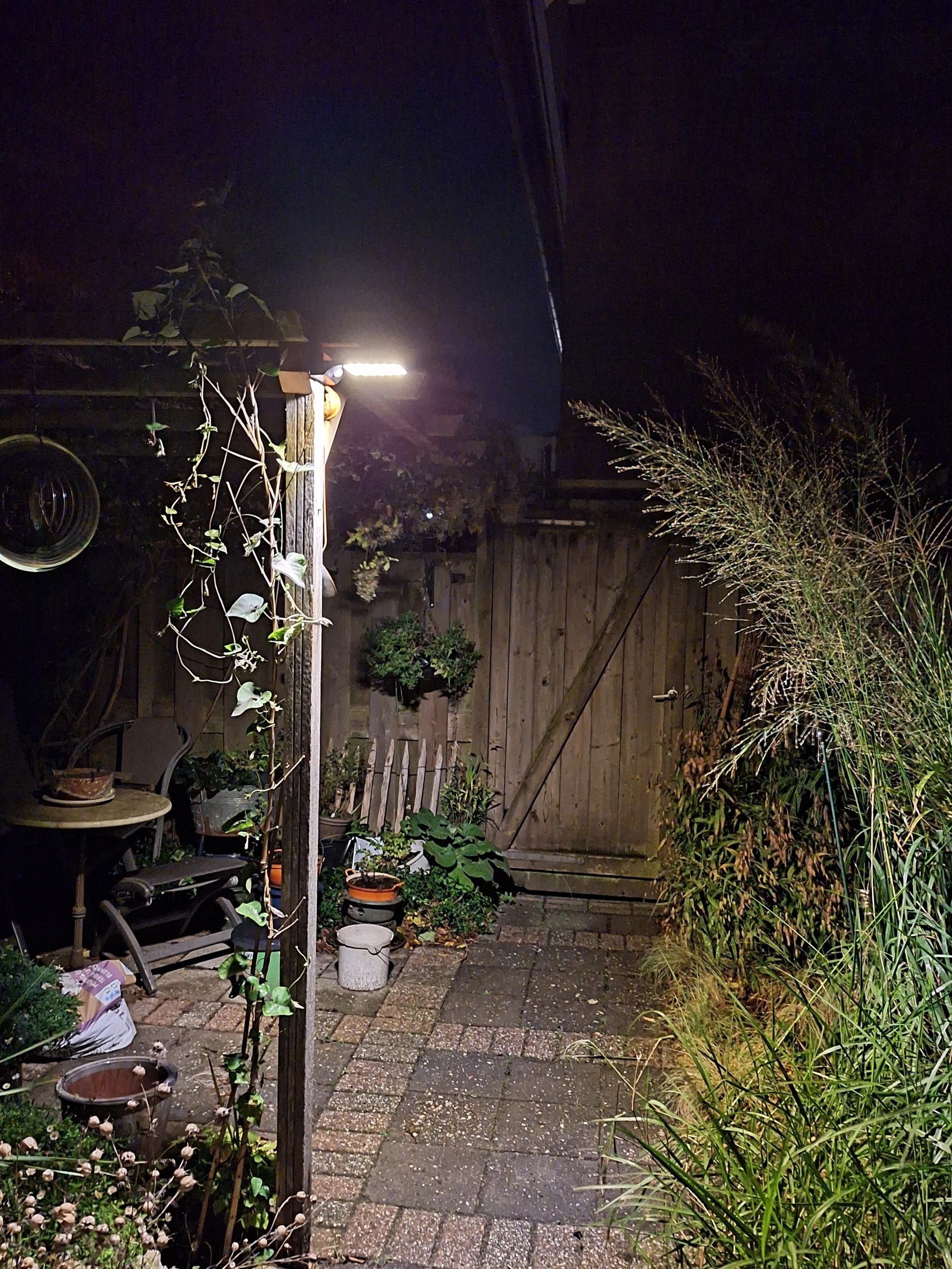Solar wandlamp Slim met 36 leds en bewegingsmelder Zwart op zonne energie voordeelset van 4 stuks