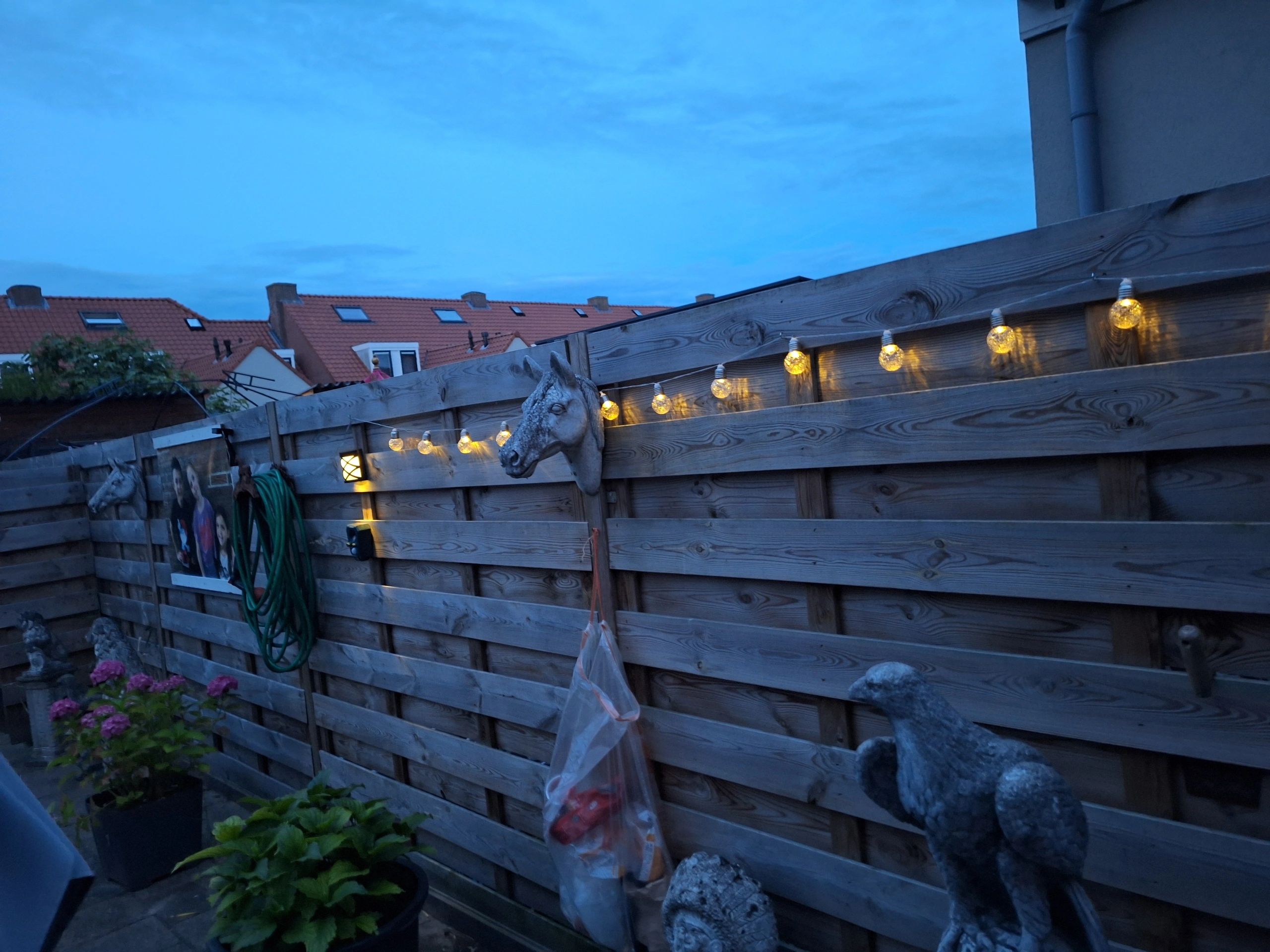 Solar wandlamp China zwart 6 leds warm wit buitenlamp op zonne energie