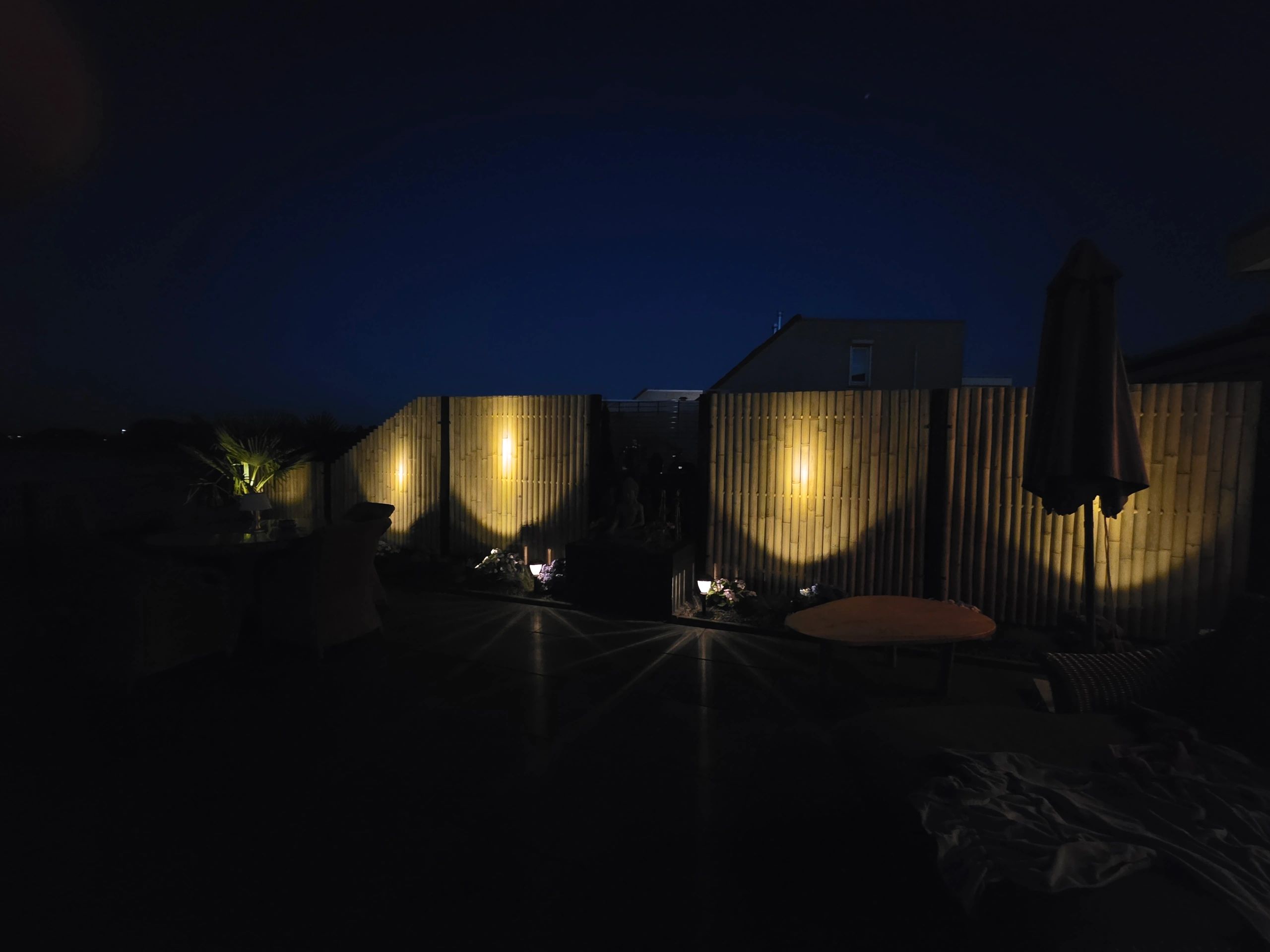 Solar wandspot Highlight voor wandmontage of grondspies - buitenlamp op zonne energie warm wit
