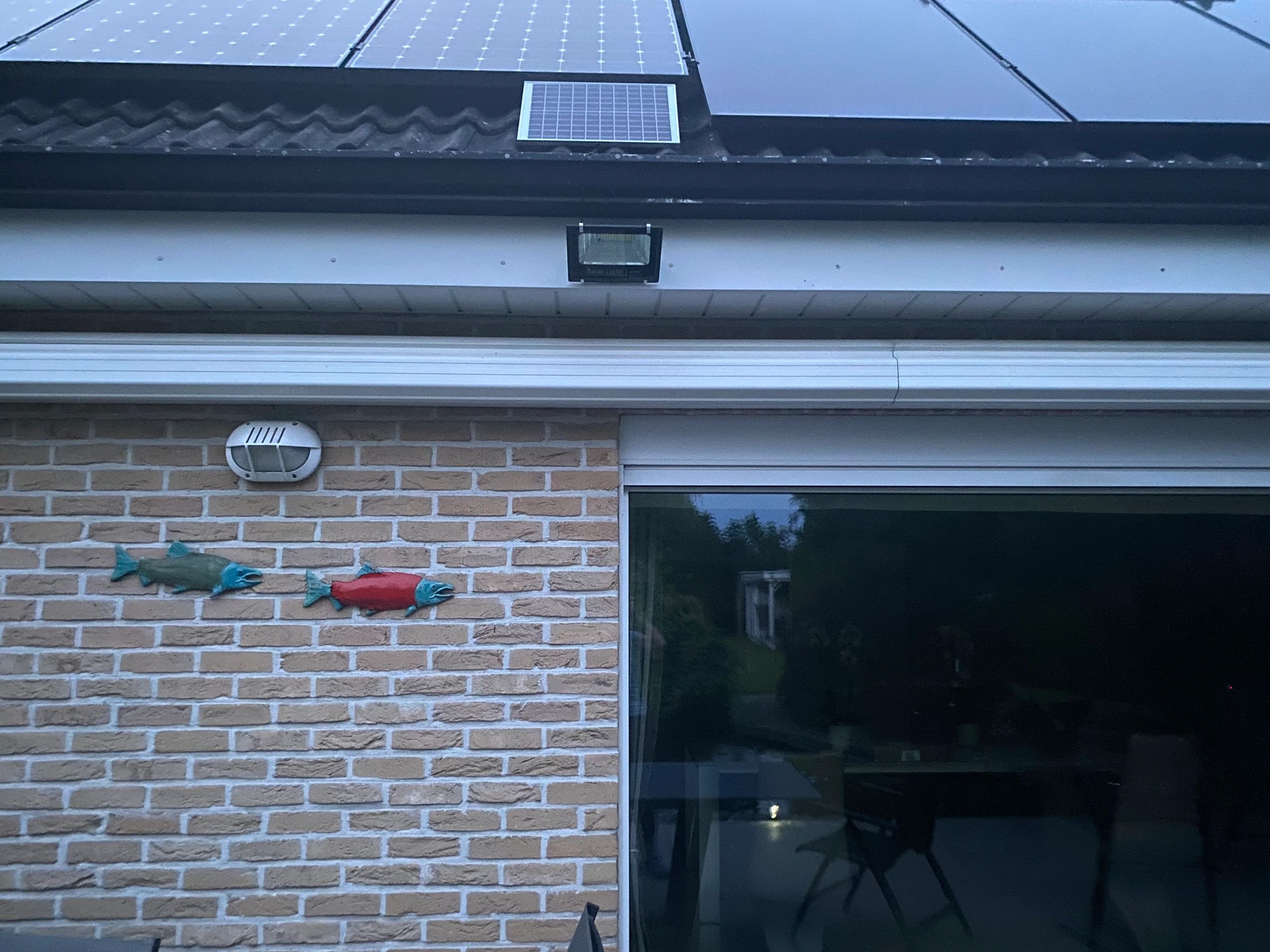 Solar wandlamp Capital III met los zonnepaneel