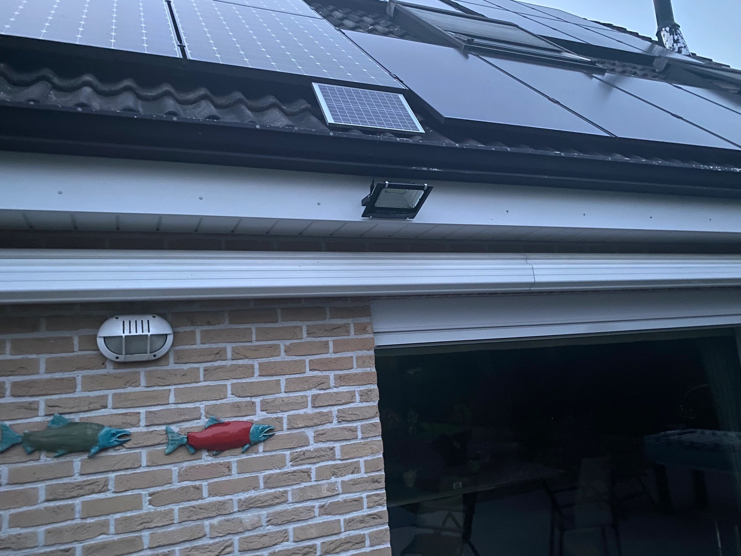 Solar wandlamp Capital III met los zonnepaneel