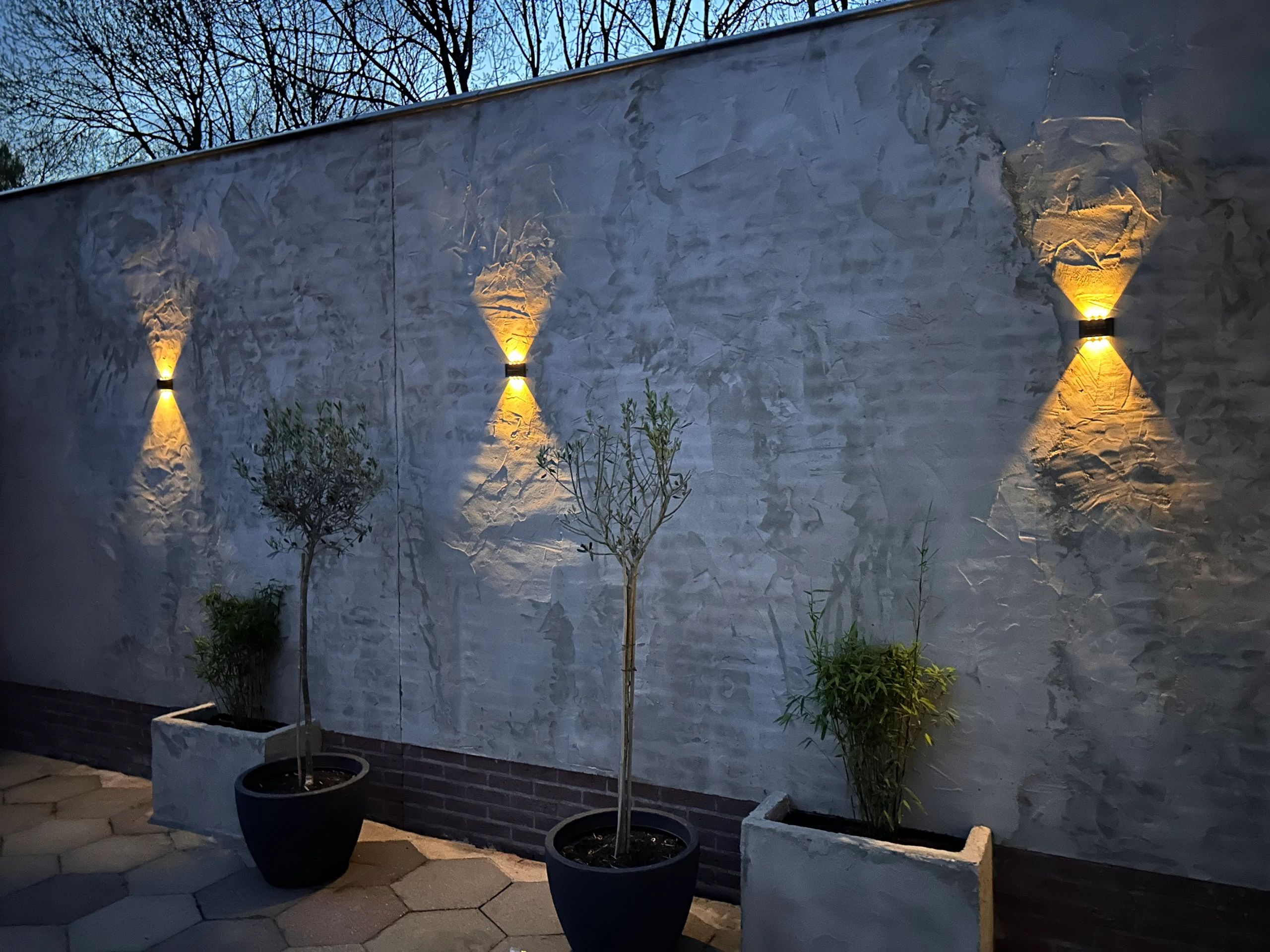 Solar up down wandlamp Sasha op zonne-energie - Zwarte buitenlamp met warm wit licht - Set van 2