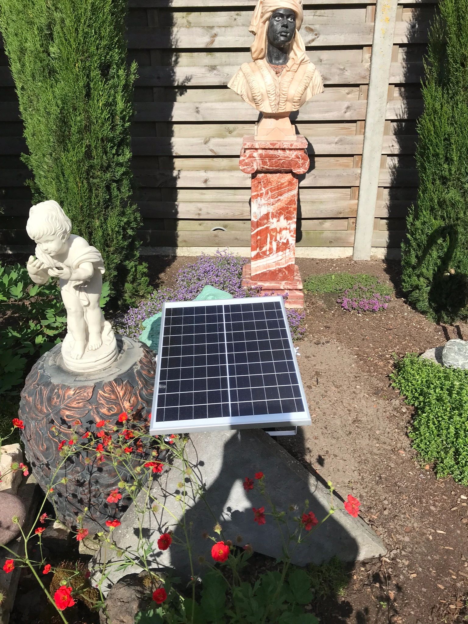 Solar wandlamp Capital III met los zonnepaneel