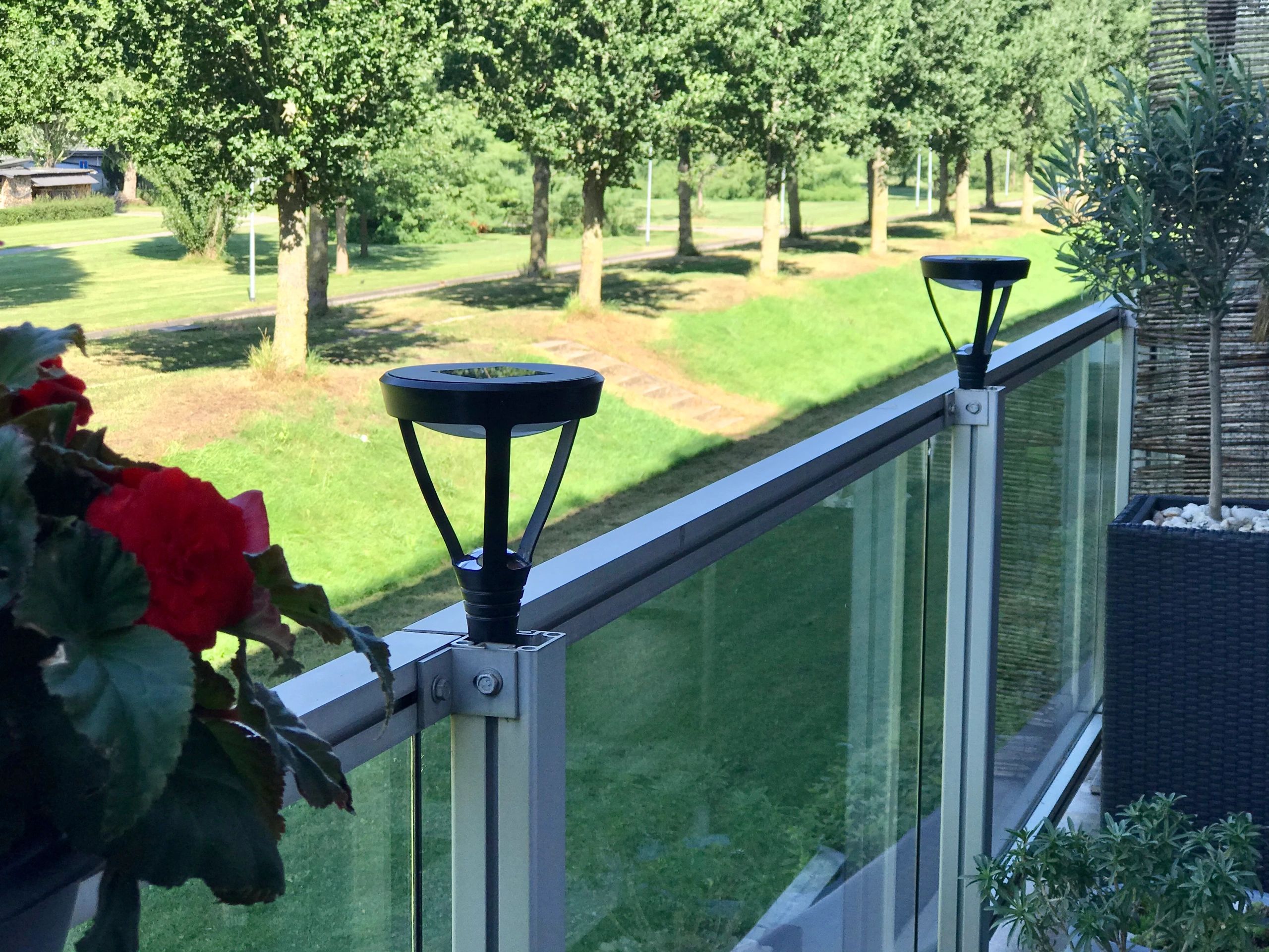Solar priklamp Birdie zwart met warm wit licht