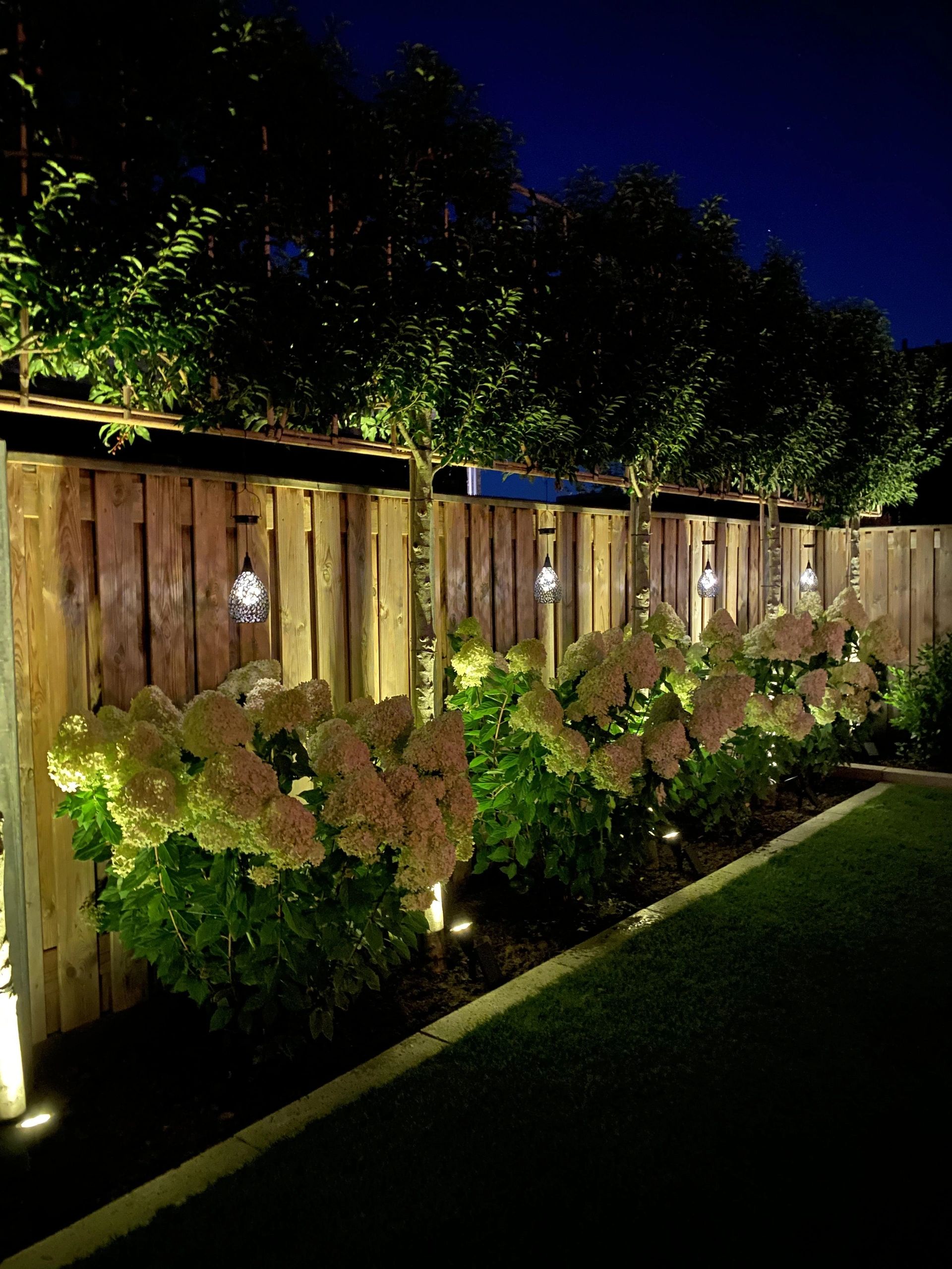 Solar hanglamp Saga Black met schemersensor