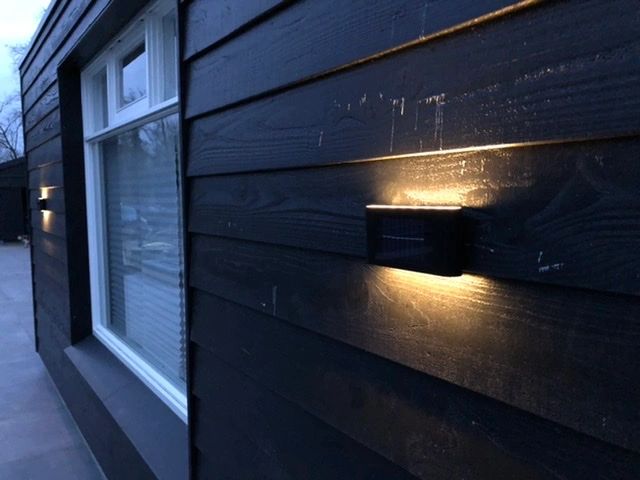 Solar up down wandlamp Tube met warm wit licht