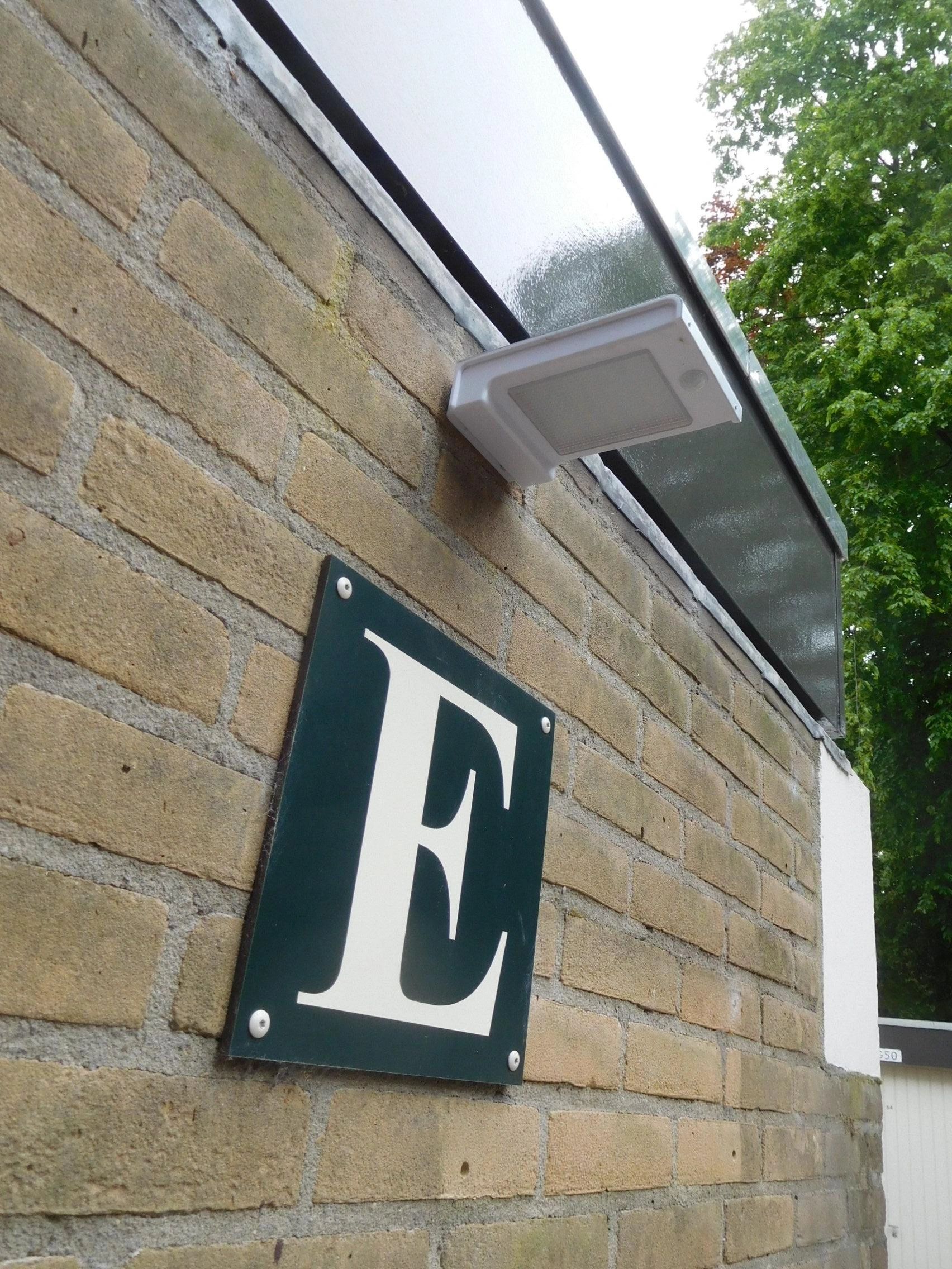 Solar wandlamp Slim II met 49 leds en bewegingsmelder RVS op zonne-energie