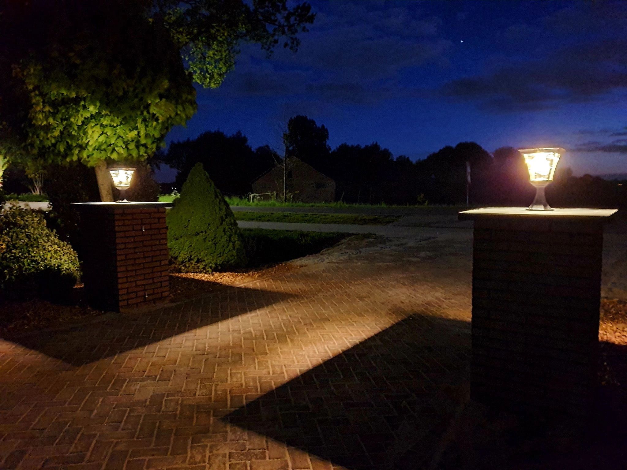 Solar buitenlamp London sokkel zwart met ledlamp