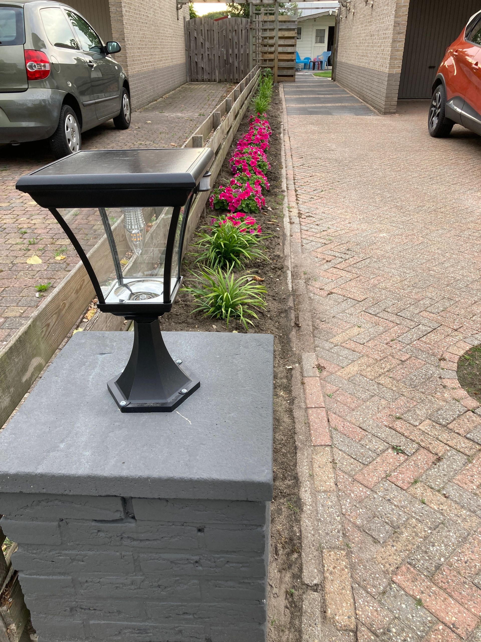 Solar buitenlamp London sokkel zwart met ledlamp