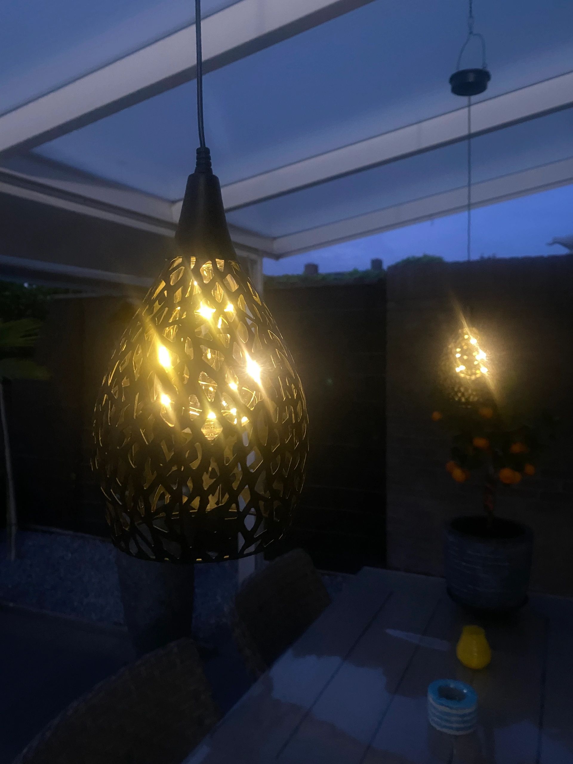 Solar hanglamp Saga Black met schemersensor