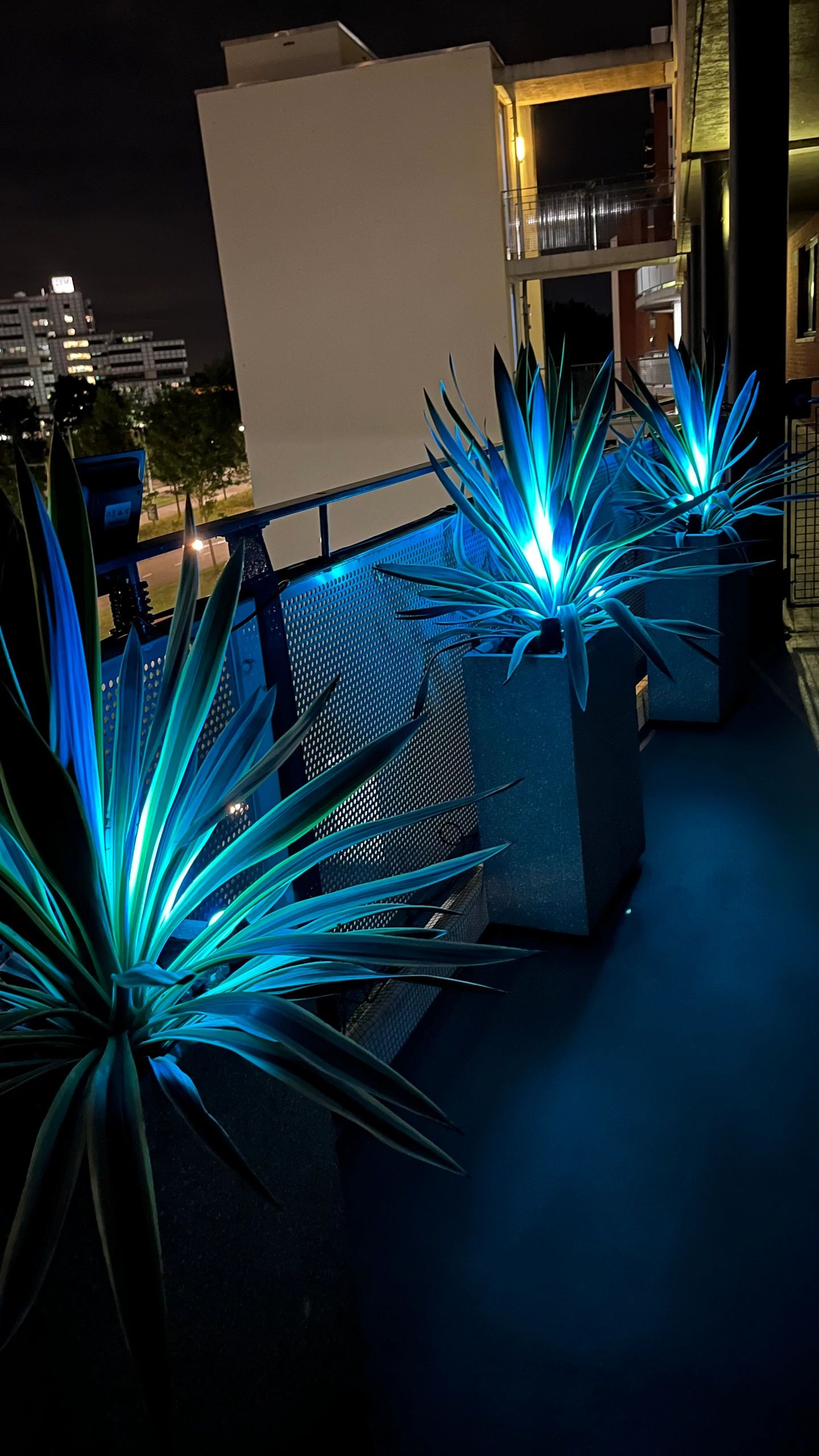 Solar tuinspots Double Twins met 4 slimme RGB spots en los zonnepaneel - Bedienen via de Smart Life app