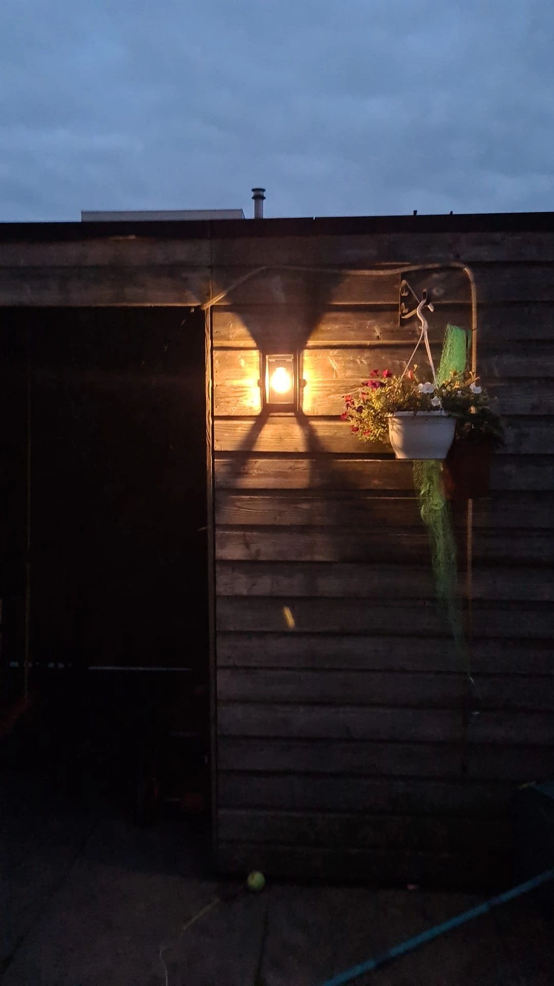 Solar LED wandlamp Cube met filament led lamp