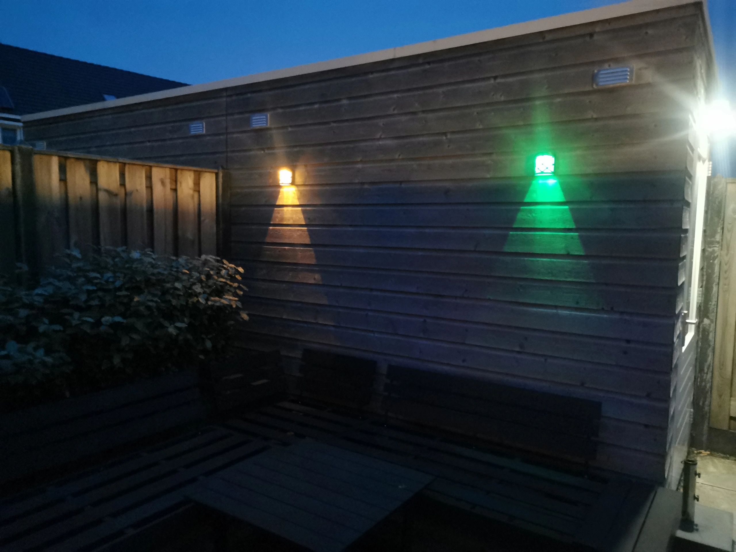 6x Solar wandlamp China RGBW buitenlamp op zonne energie