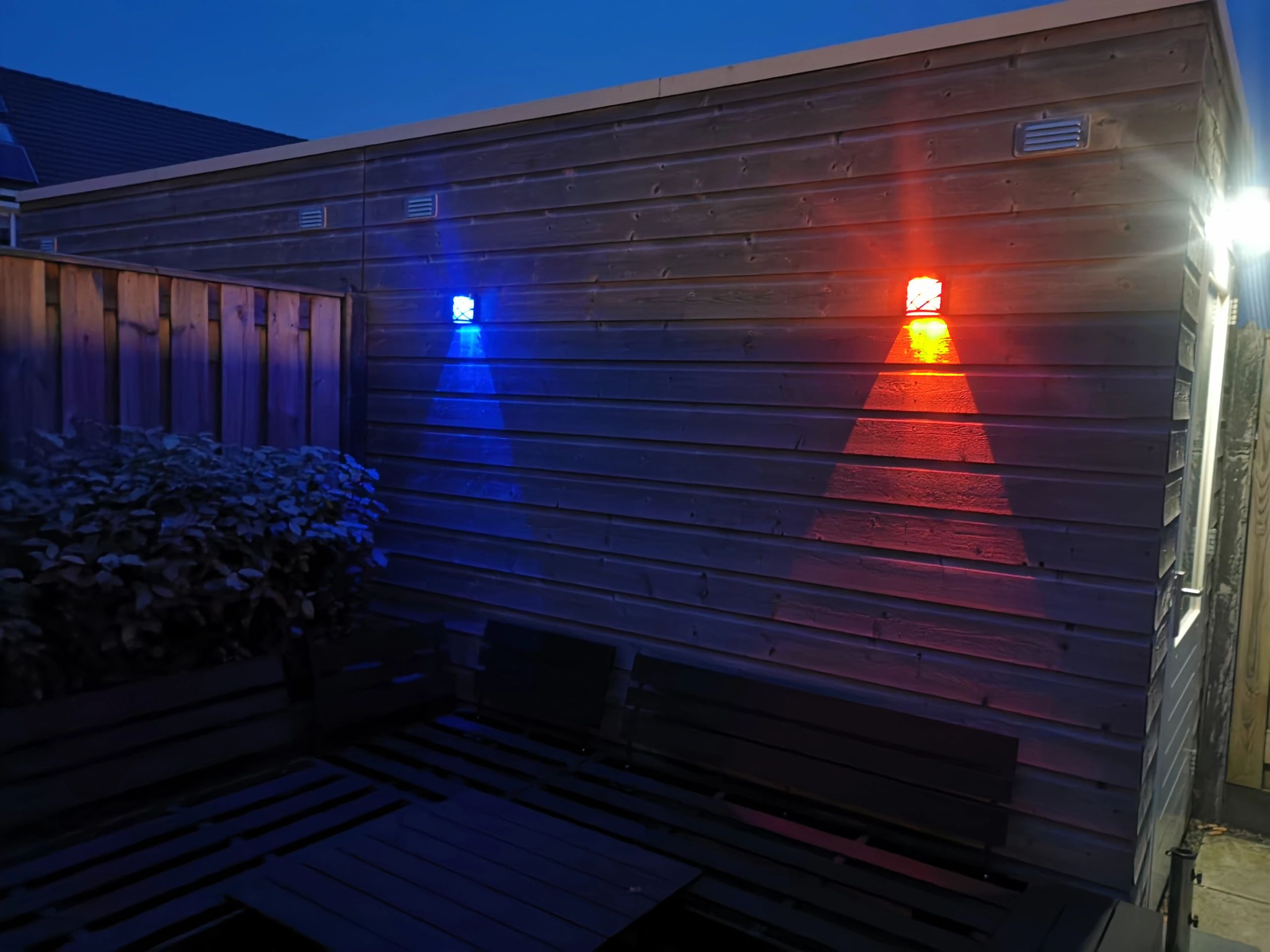 6x Solar wandlamp China RGBW buitenlamp op zonne energie