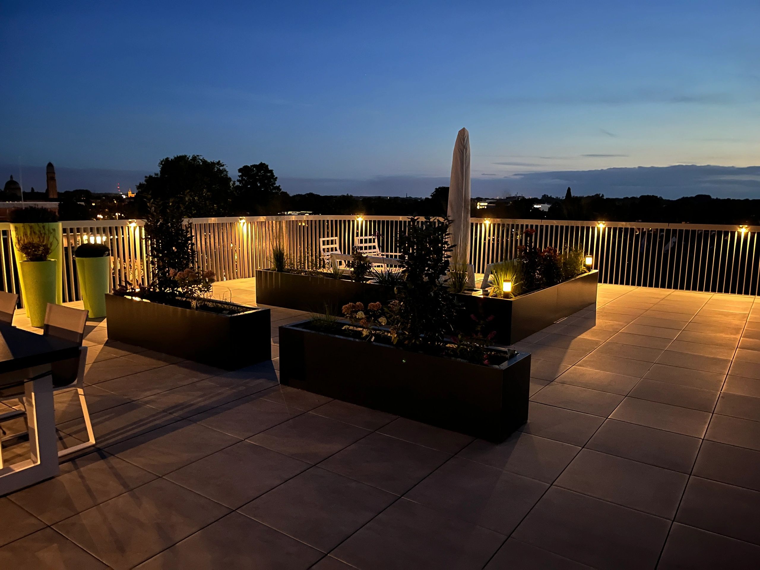 3x Solar wandlamp Flint zwart met bewegingsmelder op zonne energie Warm wit