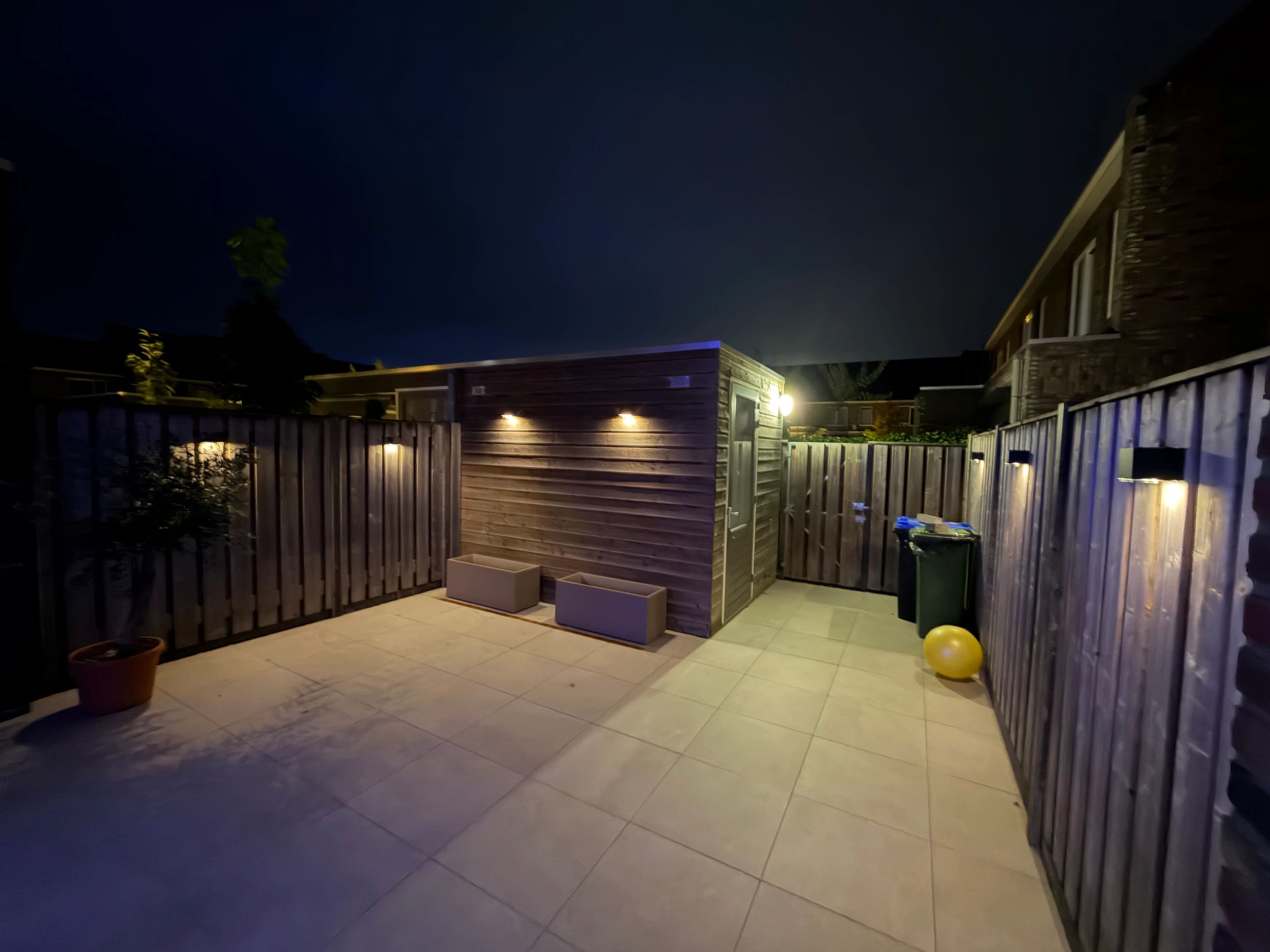 Solar LED wandlamp op zonne energie Sven recht