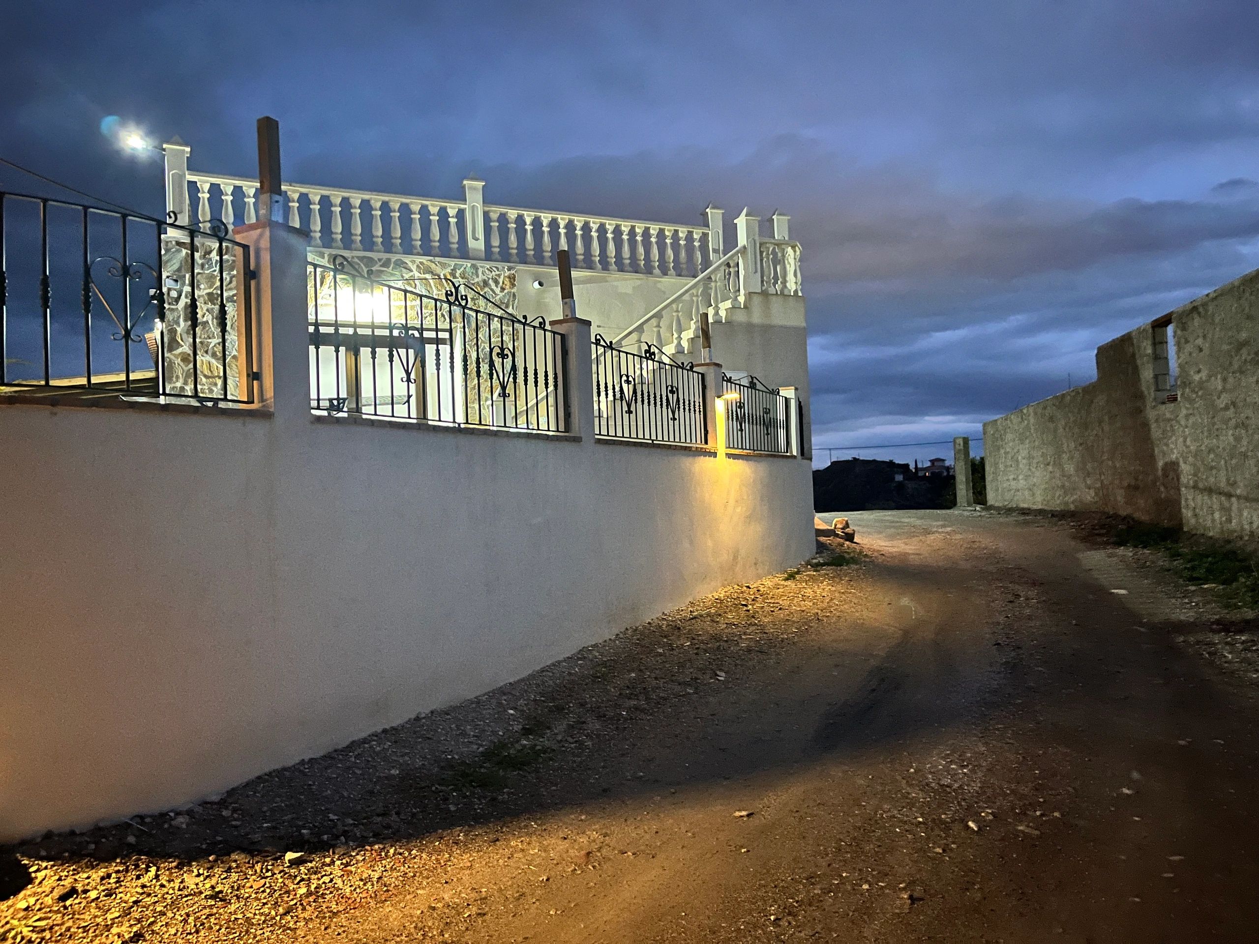 Solar wandlamp Slim met 36 leds en bewegingsmelder Zwart op zonne energie voordeelset